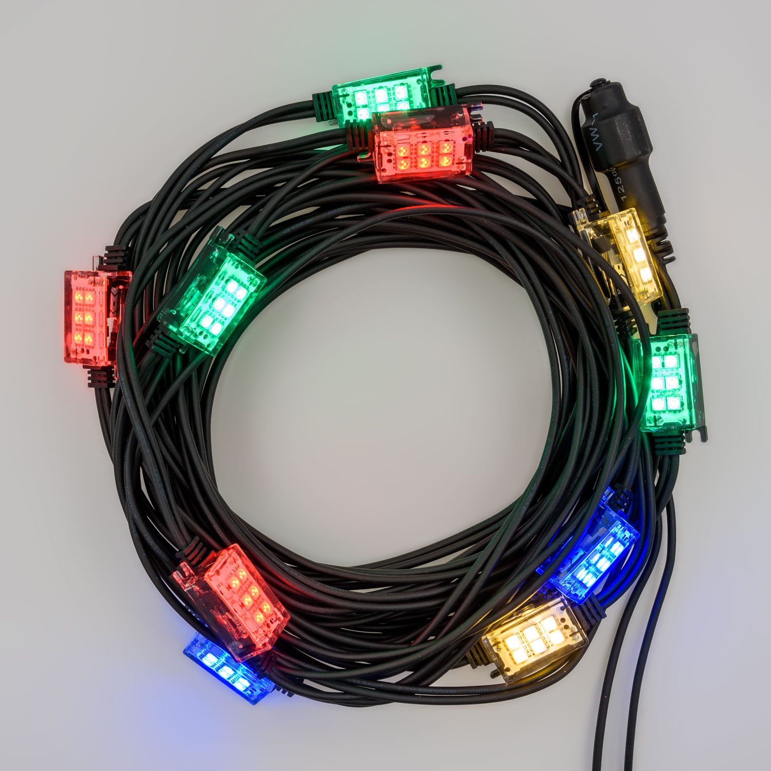 Catena 10 m, 10 stroboLed multicolor, cavo nero, prolungabile 8 Catena 10 m, 10 stroboLed multicolor, cavo nero, prolungabile 8