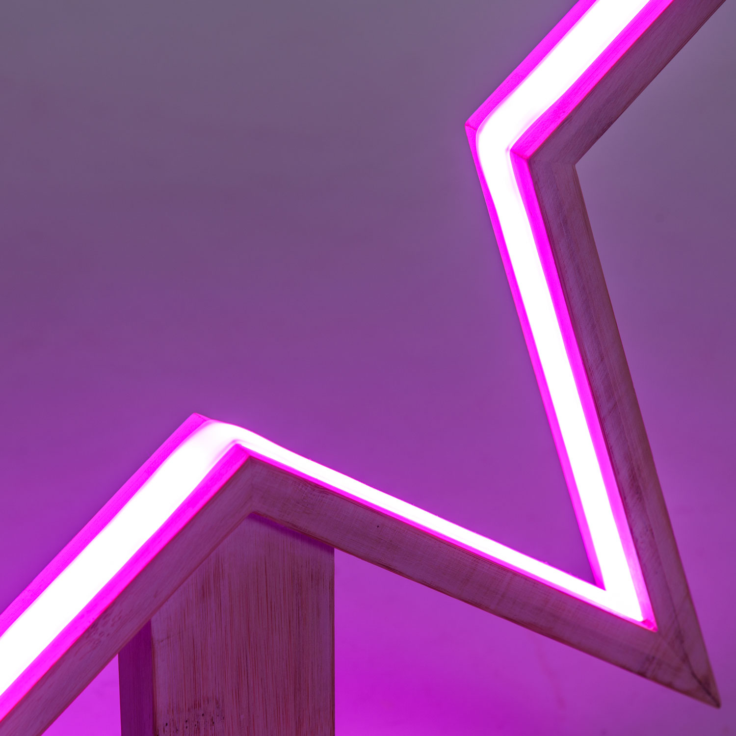 Étoile avec base en bois blanchi, 55 cm, led RGB et Blanc Chaud 24 Étoile avec base en bois blanchi, 55 cm, led RGB et Blanc Chaud 24