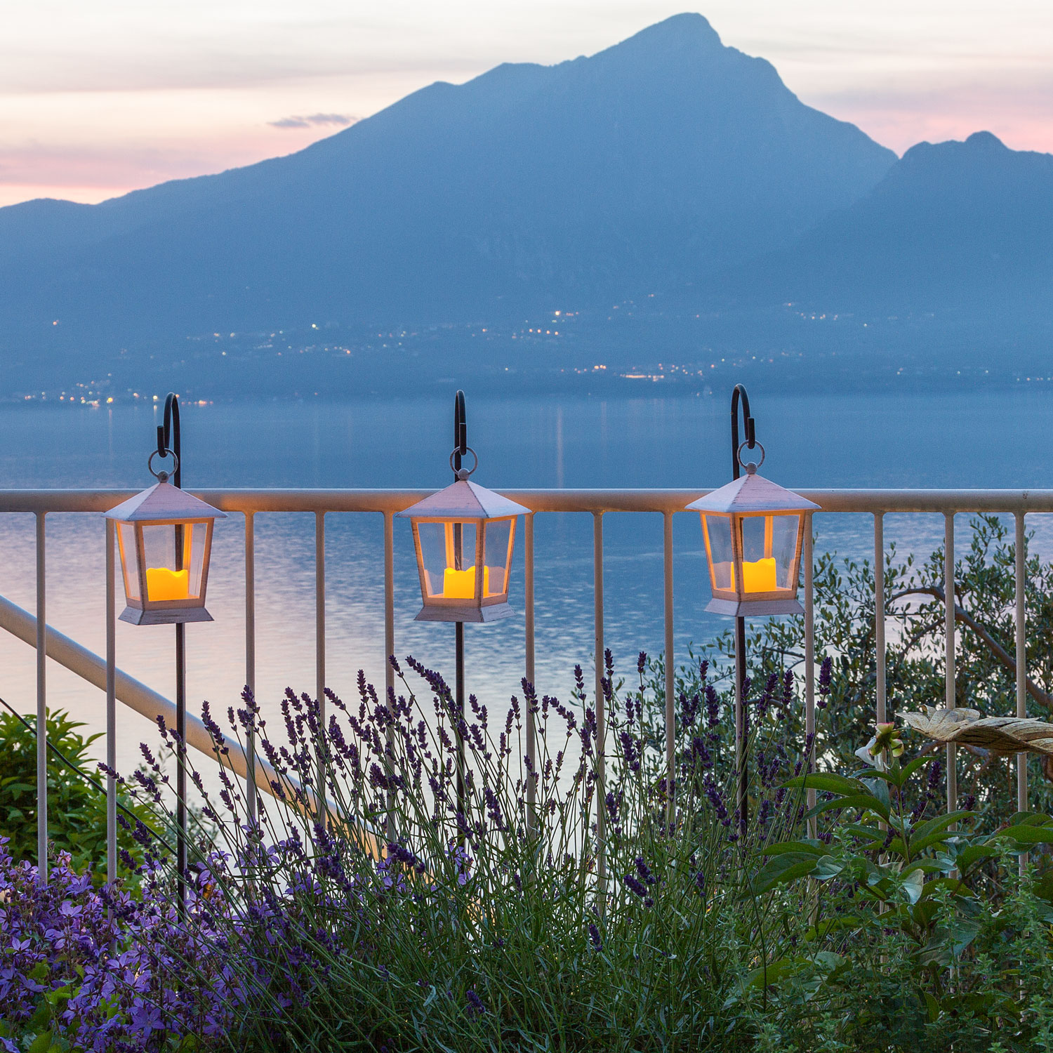 4er Set Schwarzer Laternenstab h 110 cm 9 4er Set Schwarzer Laternenstab h 110 cm 9