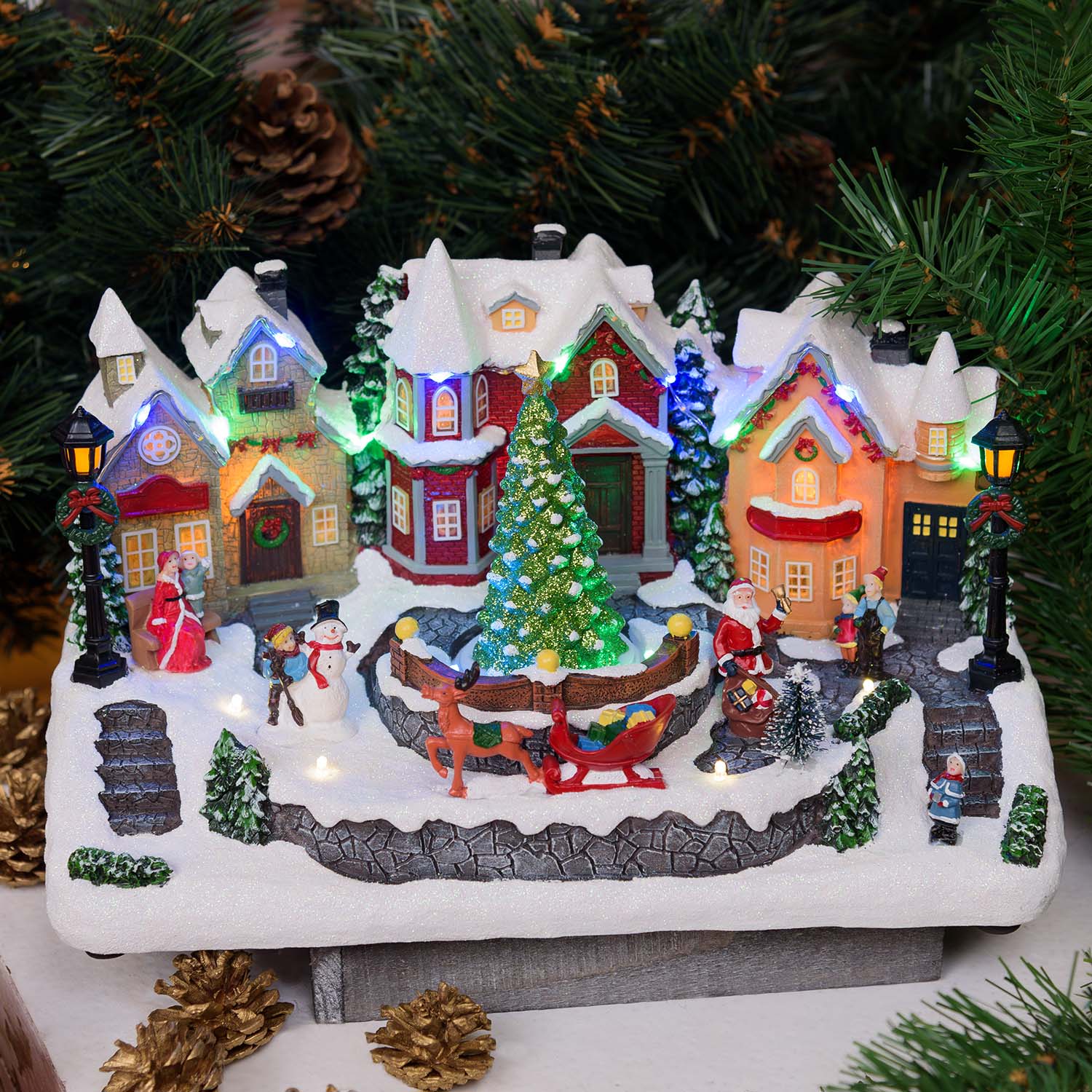 Pueblo de Navidad, Paisaje nevado con personajes y Árbol de Navidad giratorio, h 18 cm, villancicos 1 Pueblo de Navidad, Paisaje nevado con personajes y Árbol de Navidad giratorio, h 18 cm, villancicos 1