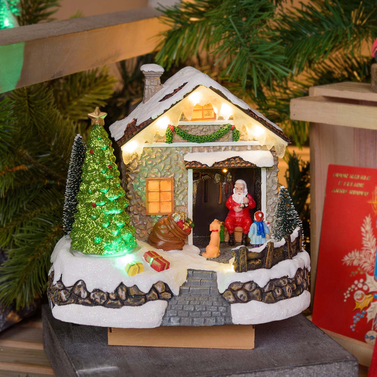 Maison du Père Noël avec Sapin de Noël tournant, h 17 cm, musiques de Noël 1 Maison du Père Noël avec Sapin de Noël tournant, h 17 cm, musiques de Noël 1