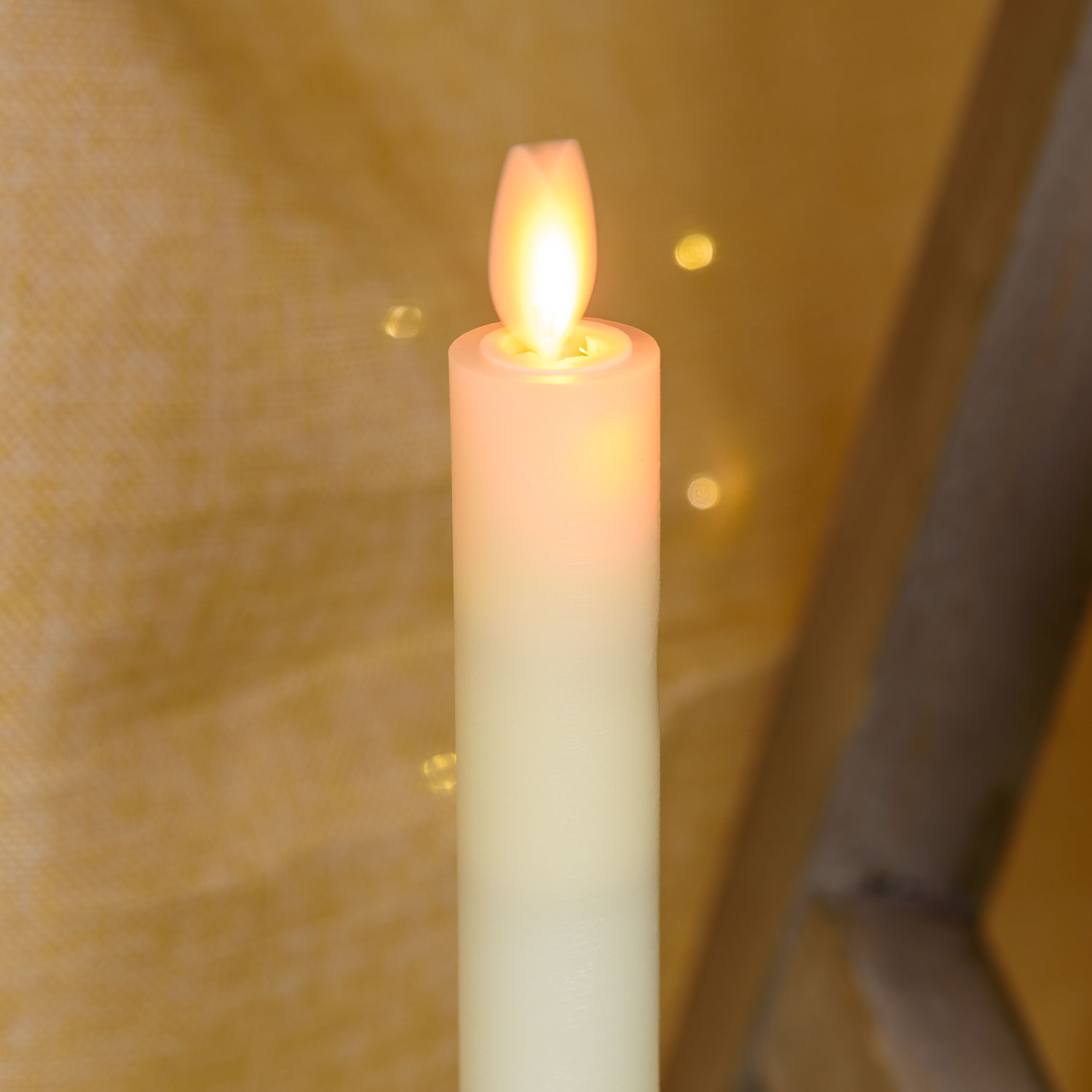 Juego de 2 velas de cera finas y largas color marfil, h. 23 cm 7 Juego de 2 velas de cera finas y largas color marfil, h. 23 cm 7