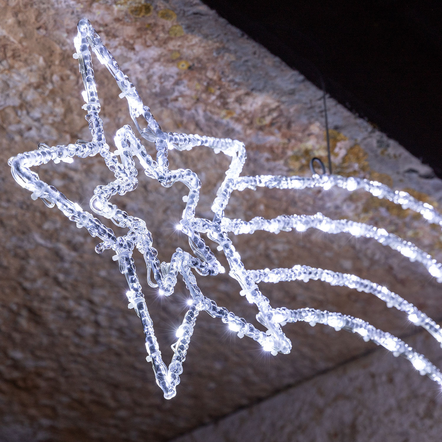 Étoile filante effet glaçé à piles 95 x h 37 cm, 90 led blanc froid 7 Étoile filante effet glaçé à piles 95 x h 37 cm, 90 led blanc froid 7