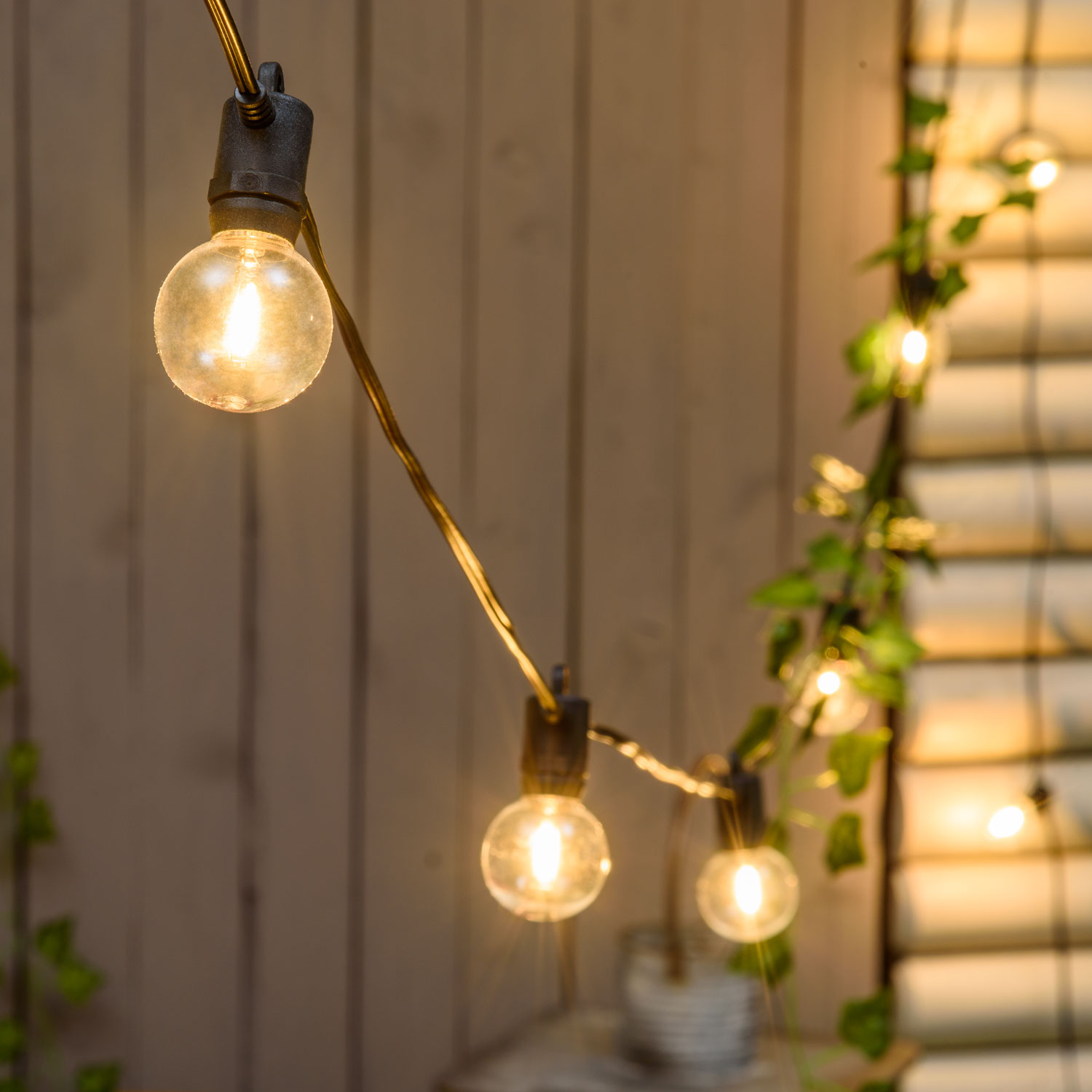 Catena Party light 16 m, 40 lampadine trasparenti Ø 40 mm, led bianco caldo, prolungabile 9 Catena Party light 16 m, 40 lampadine trasparenti Ø 40 mm, led bianco caldo, prolungabile 9