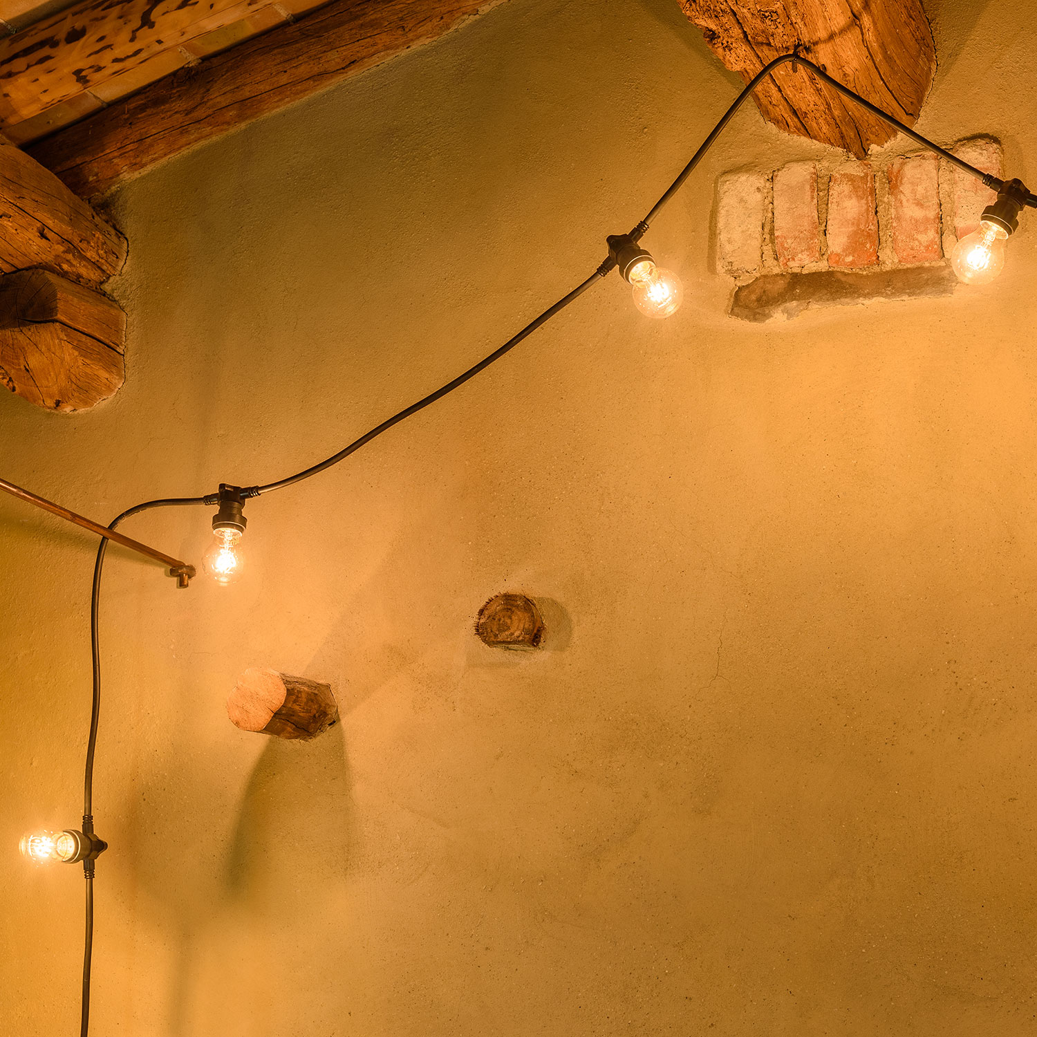 5m E27 Black Festoon Cable, 8 Sockets, Connectable 17 5m E27 Black Festoon Cable, 8 Sockets, Connectable 17