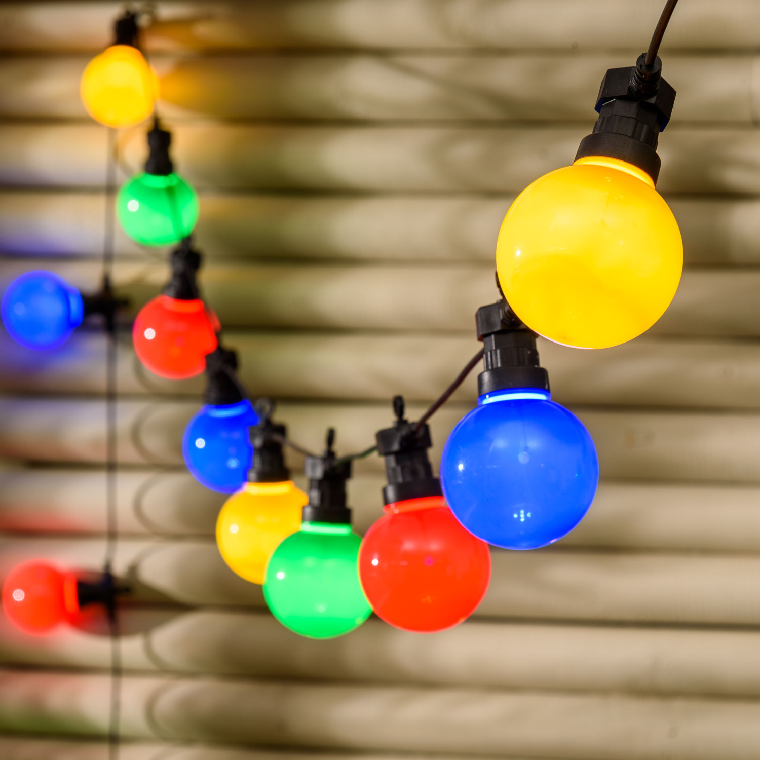 6 m Festoon Lights, 20 Ø 80 mm Coloured Bulbs, Filament LED 6 m Festoon Lights, 20 Ø 80 mm Coloured Bulbs, Filament LED