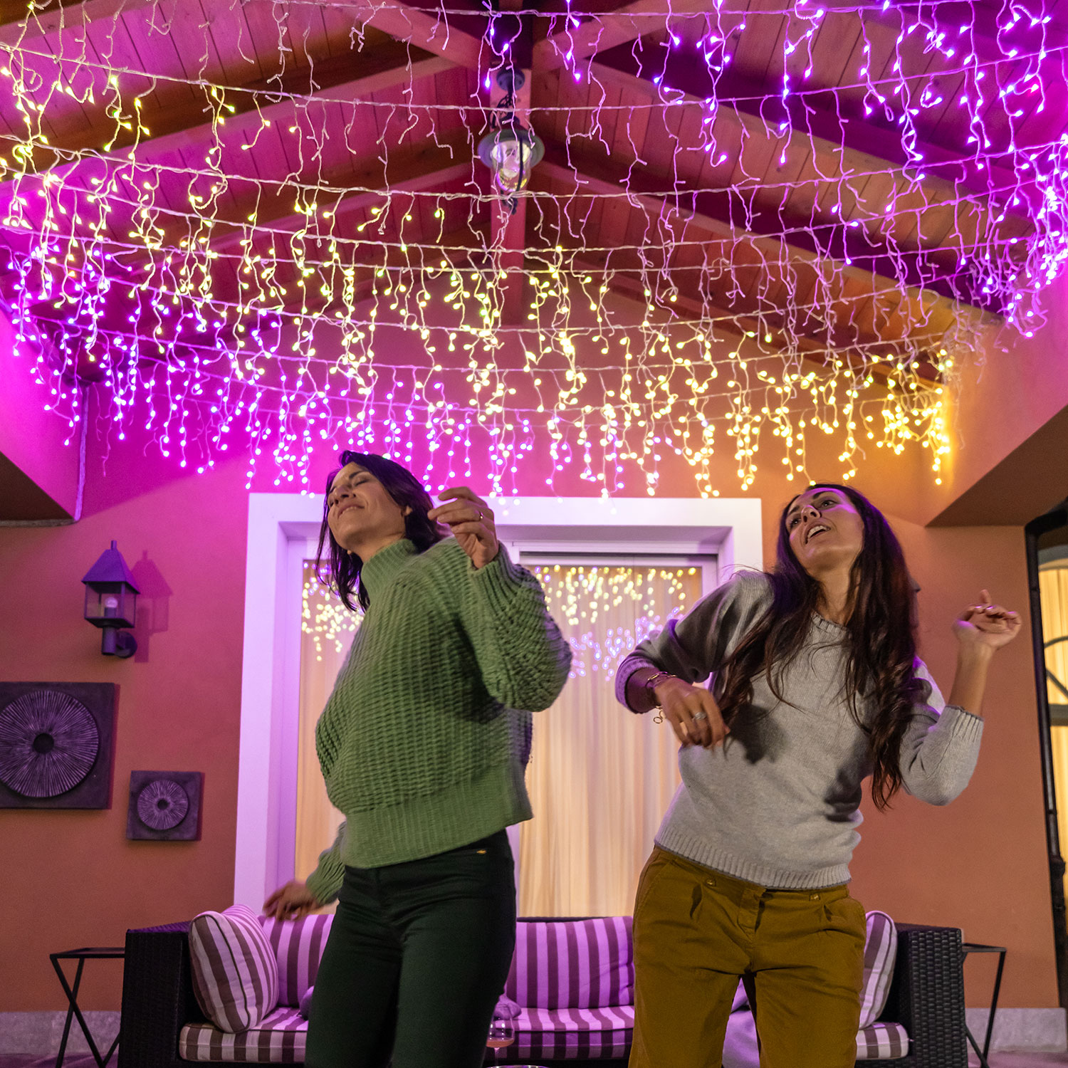 Twinkly Plus Eisregen-Lichterkette 5 x h 0,8 m, 250 PixelLEDs, RGB und warmweiß 9 Twinkly Plus Eisregen-Lichterkette 5 x h 0,8 m, 250 PixelLEDs, RGB und warmweiß 9