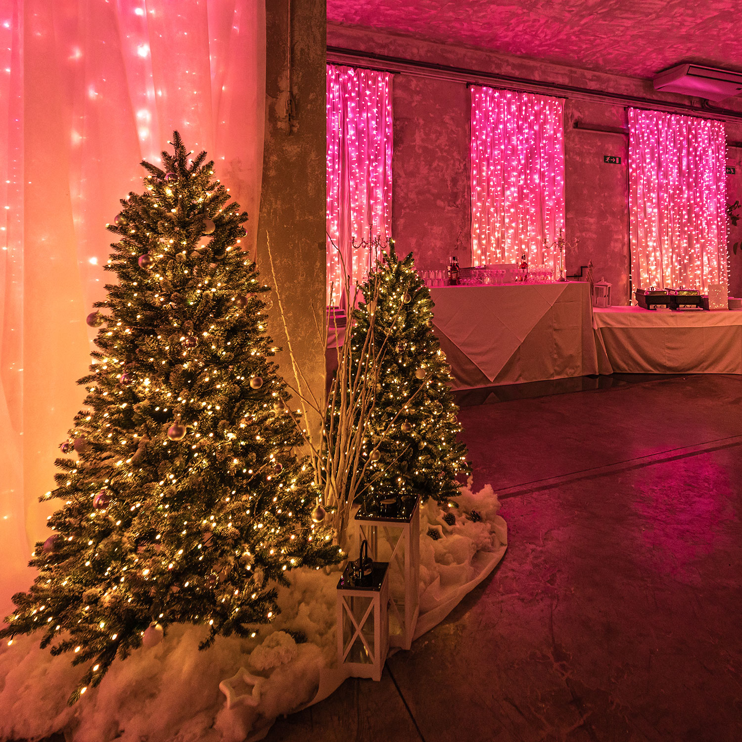 Rideau Twinkly Plus RGB et Blanc Chaud, 1 x h 2 mètres, 250 Led, câble transparent 5 Rideau Twinkly Plus RGB et Blanc Chaud, 1 x h 2 mètres, 250 Led, câble transparent 5
