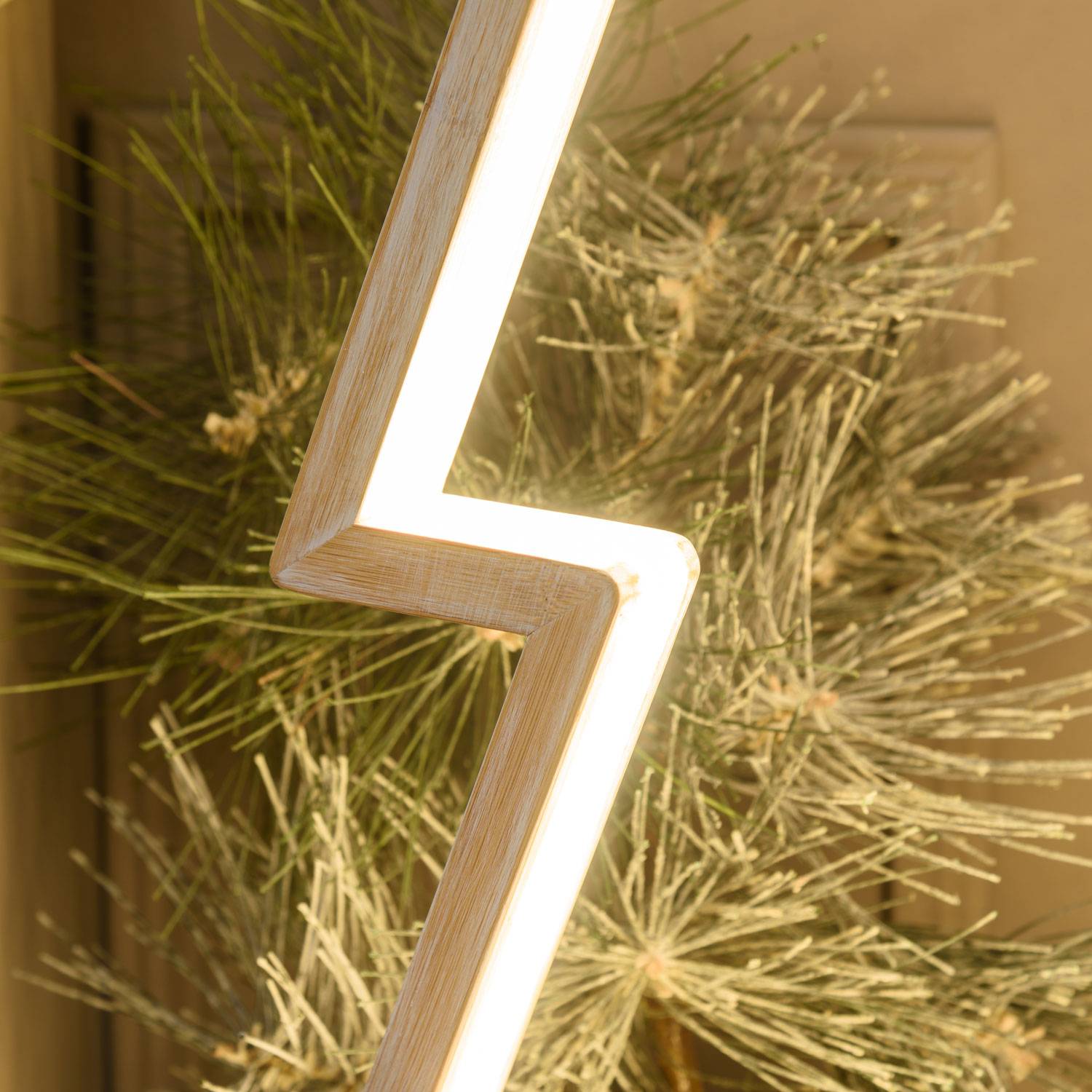 LED-Tannenbaum aus weißem Naturholz auf Fuß, 145 cm, RGB und warmweiß, Innenbereich 13 LED-Tannenbaum aus weißem Naturholz auf Fuß, 145 cm, RGB und warmweiß, Innenbereich 13