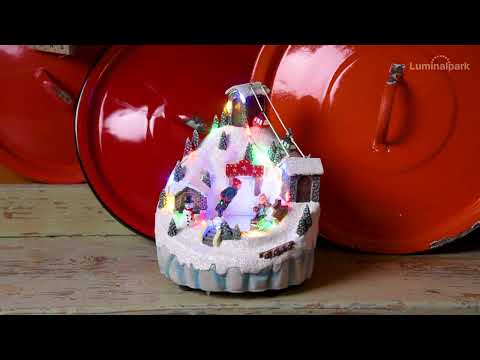 Village de Noël en Polyrésine, Paysage Montagneux avec Téléphérique et Patineurs en mouvement, h 16,5 cm 2 Village de Noël en Polyrésine, Paysage Montagneux avec Téléphérique et Patineurs en mouvement, h 16,5 cm 2