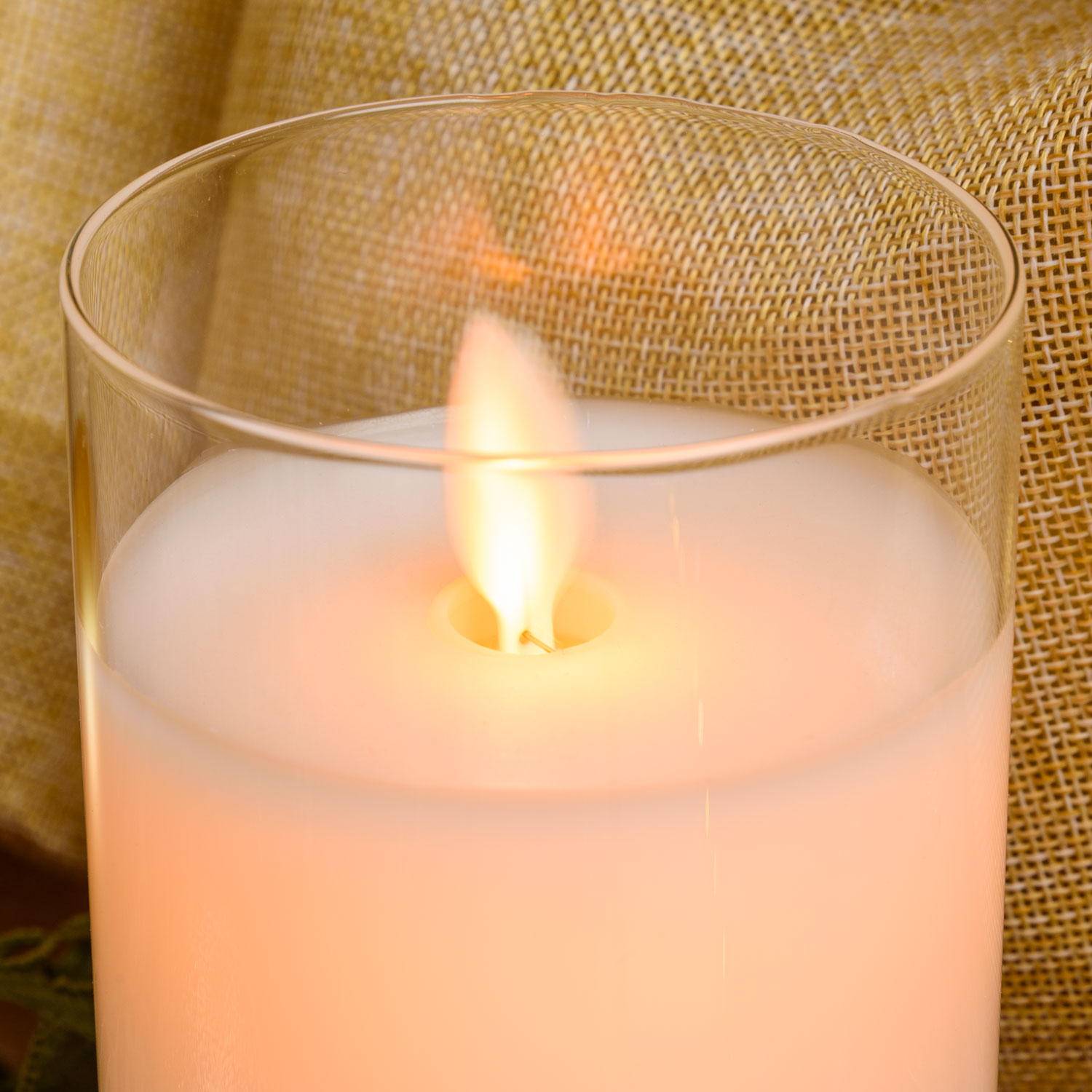 Candela in cera bianca e vetro trasparente, h 17,5 cm 5 Candela in cera bianca e vetro trasparente, h 17,5 cm 5