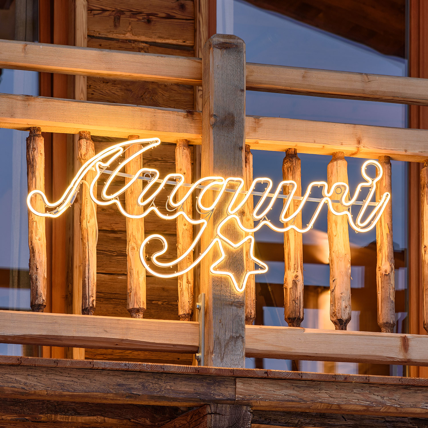 "Auguri" en tube lumineux effet lumineux, 840 led blanc chaud 1 "Auguri" en tube lumineux effet lumineux, 840 led blanc chaud 1