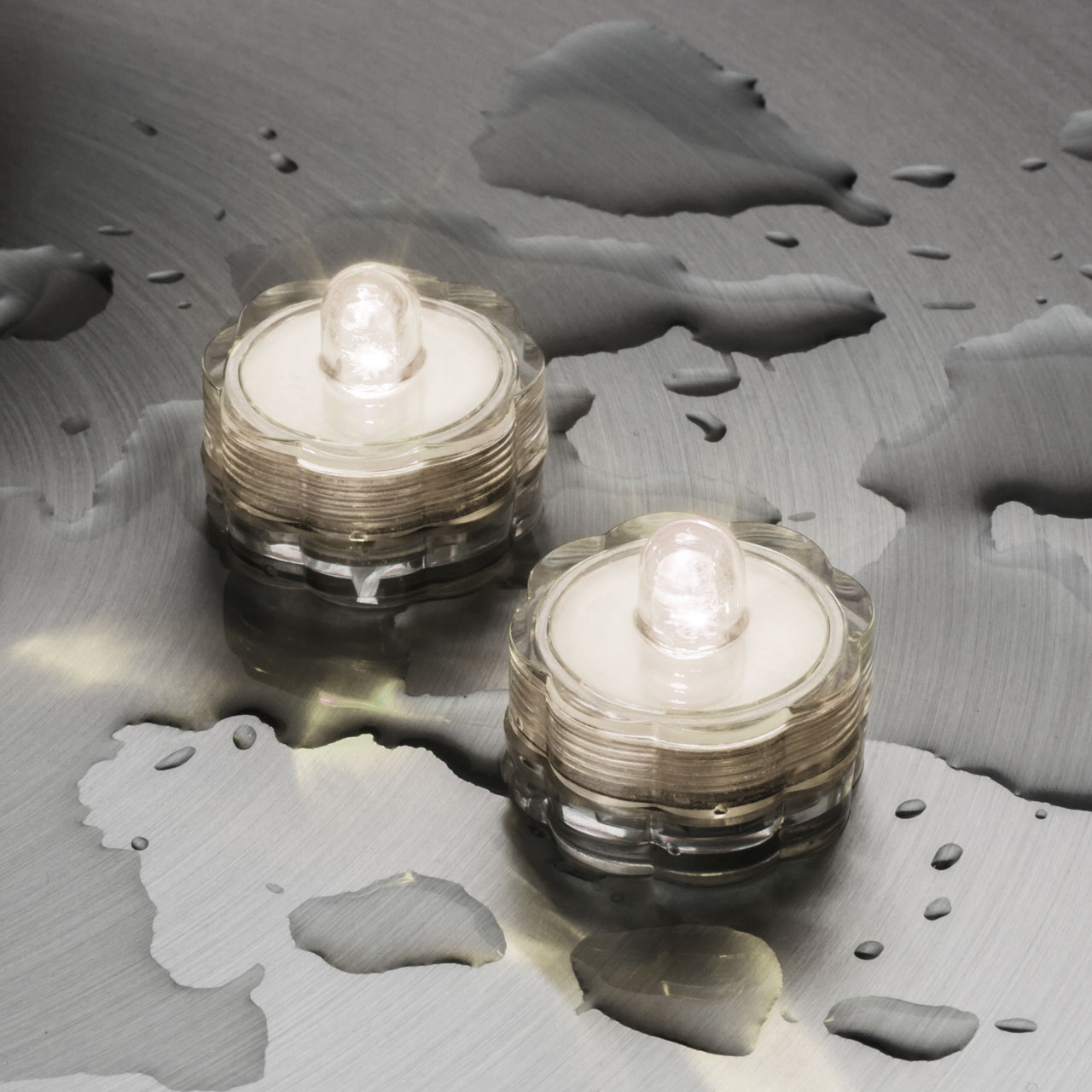 2 LED-Teelichter mit Batterie, warmweiß 2 LED-Teelichter mit Batterie, warmweiß