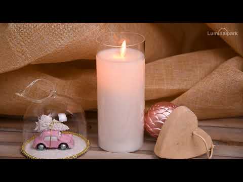 Candela in cera bianca e vetro trasparente, h 17,5 cm 2 Candela in cera bianca e vetro trasparente, h 17,5 cm 2
