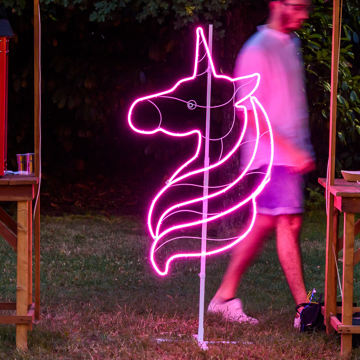 Lampe Licorne en tube lumineux effet néon h 120 cm, led rose  Lampe Licorne en tube lumineux effet néon h 120 cm, led rose