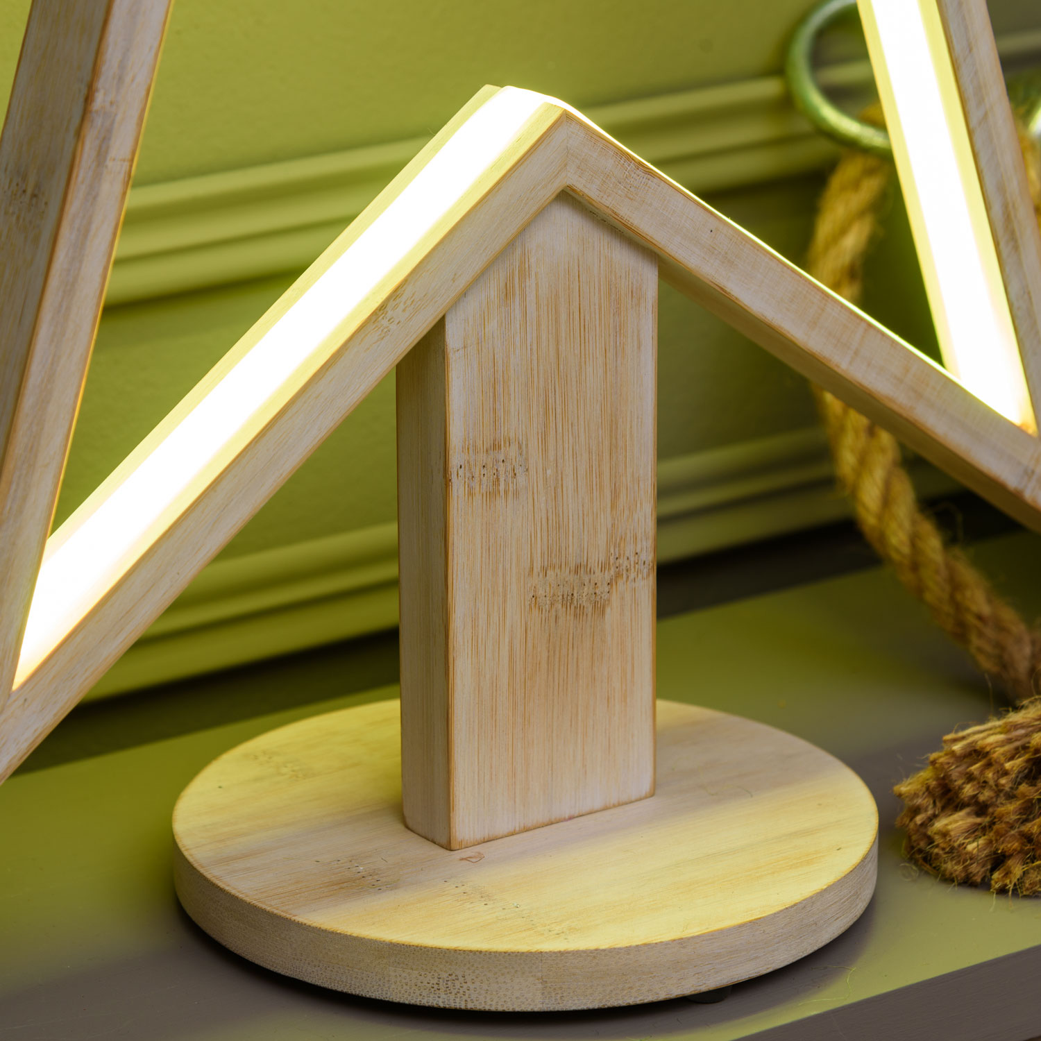 Étoile avec base en bois blanchi, 55 cm, led RGB et Blanc Chaud 15 Étoile avec base en bois blanchi, 55 cm, led RGB et Blanc Chaud 15