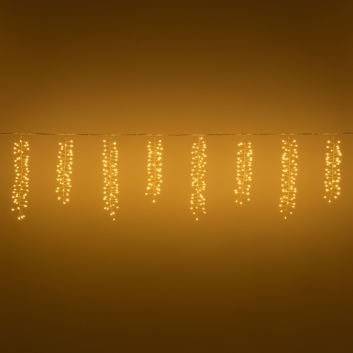 Stalactite 10 festoons, 3 x h 0.5 m, 500 warm white microleds, silver metal cable, extendable Stalactite 10 festoons, 3 x h 0.5 m, 500 warm white microleds, silver metal cable, extendable