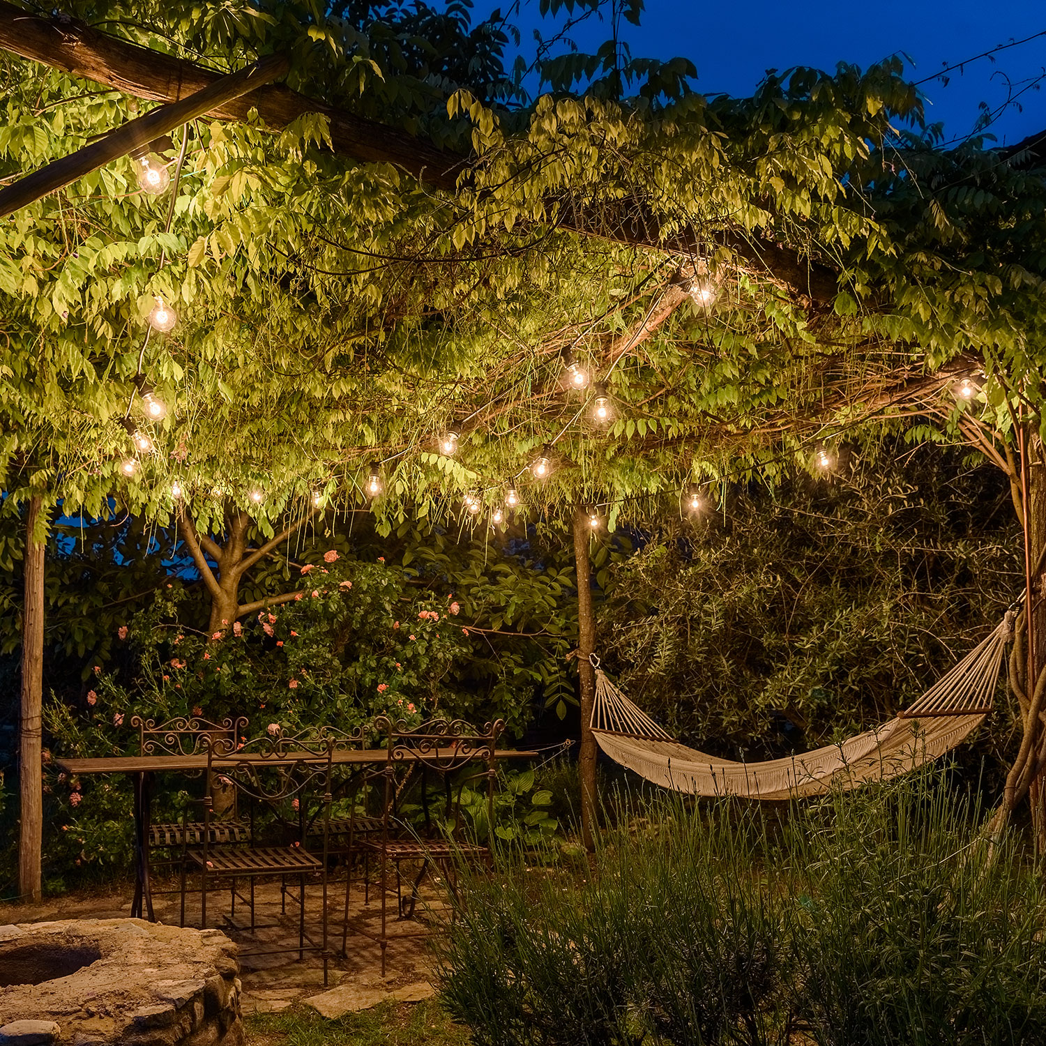 5m E27 Black Festoon Cable, 8 Sockets, Connectable 12 5m E27 Black Festoon Cable, 8 Sockets, Connectable 12