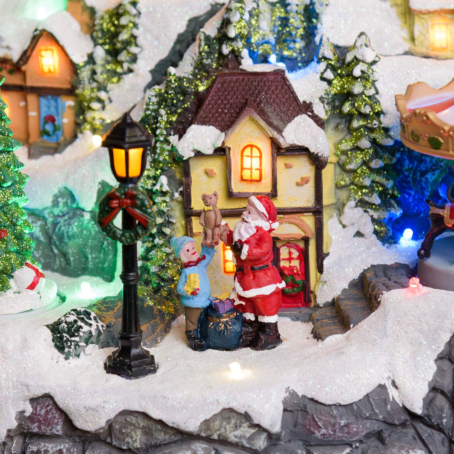 Pueblo de Navidad nevado con Trenecito, Árbol y Tiovivo giratorios, h 31 cm, villancicos 10 Pueblo de Navidad nevado con Trenecito, Árbol y Tiovivo giratorios, h 31 cm, villancicos 10