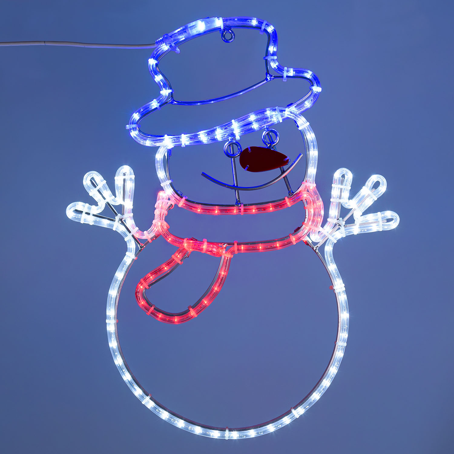 Schneemann in leuchtendem Lichtschlauch, h 65 cm, 150 weiße, rote und blaue LEDs. Schneemann in leuchtendem Lichtschlauch, h 65 cm, 150 weiße, rote und blaue LEDs.