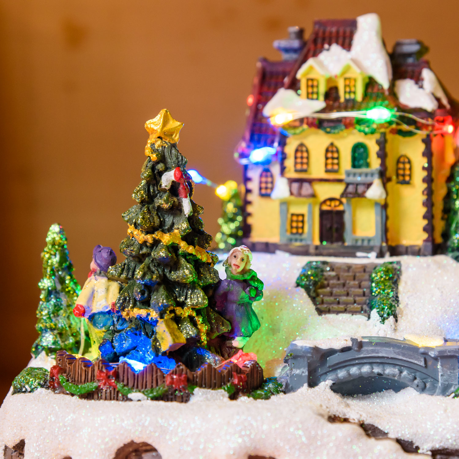 Pueblo Navidad de poliresina, Patinador y Árbol Navidad con Niños giratorios, h 15 cm 10 Pueblo Navidad de poliresina, Patinador y Árbol Navidad con Niños giratorios, h 15 cm 10