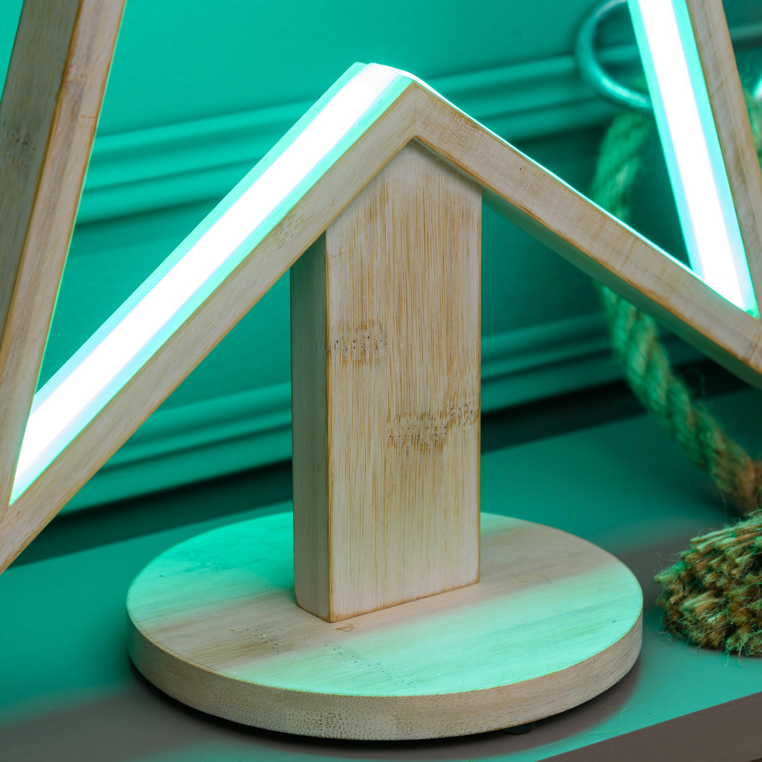 Étoile avec base en bois blanchi, 55 cm, led RGB et Blanc Chaud 16 Étoile avec base en bois blanchi, 55 cm, led RGB et Blanc Chaud 16