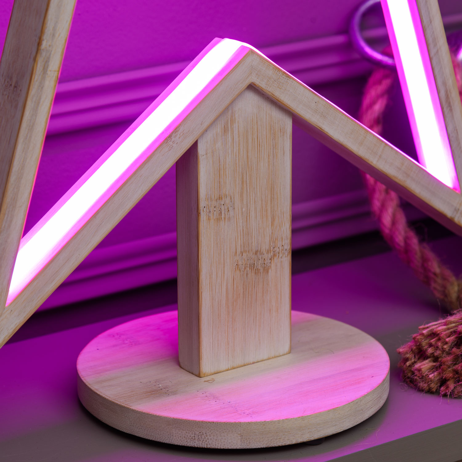 Étoile avec base en bois blanchi, 55 cm, led RGB et Blanc Chaud 17 Étoile avec base en bois blanchi, 55 cm, led RGB et Blanc Chaud 17