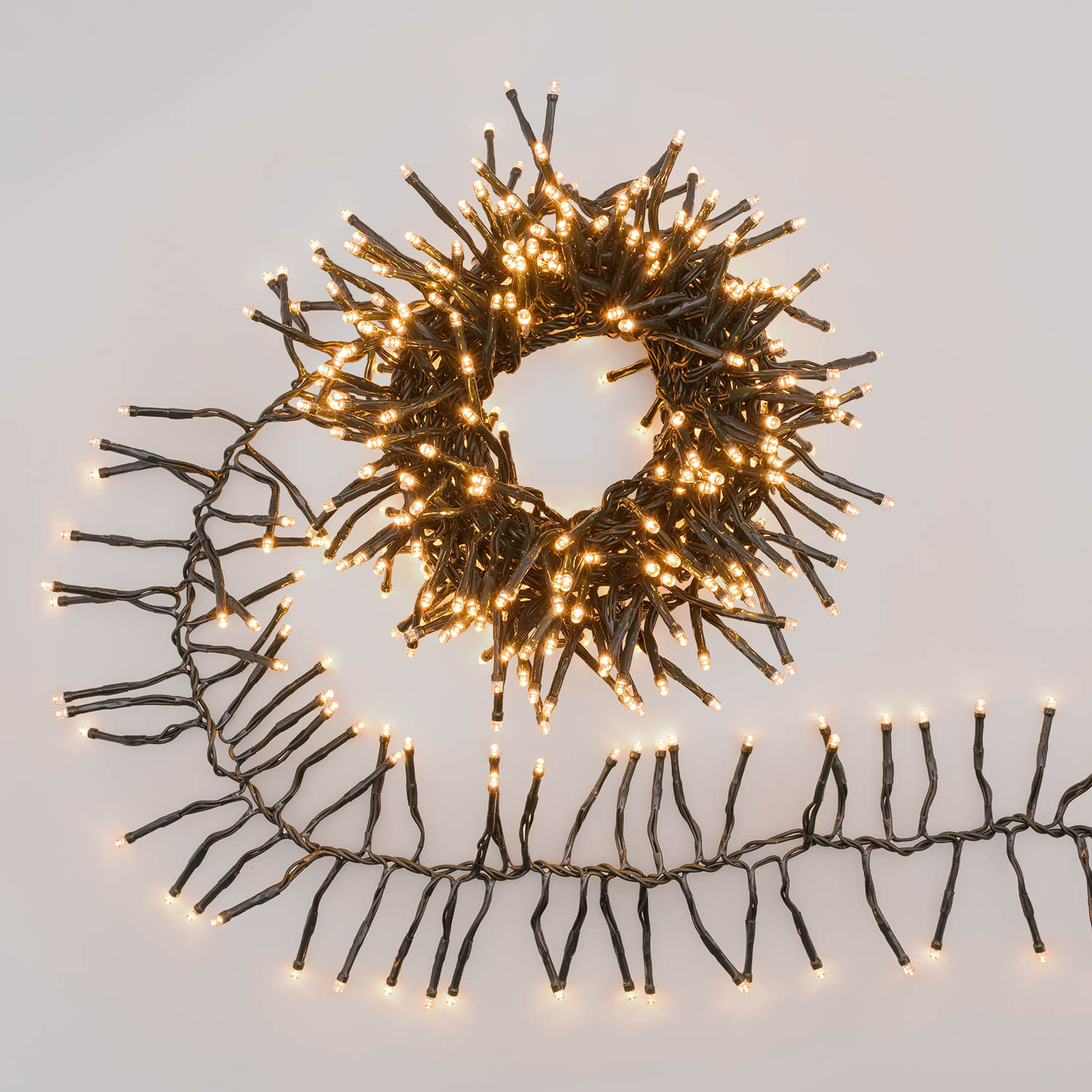 Lichterkette Cluster Connect+ 5 m, 500 LEDs Warmweiß, grünes Kabel, verlängerbar Lichterkette Cluster Connect+ 5 m, 500 LEDs Warmweiß, grünes Kabel, verlängerbar