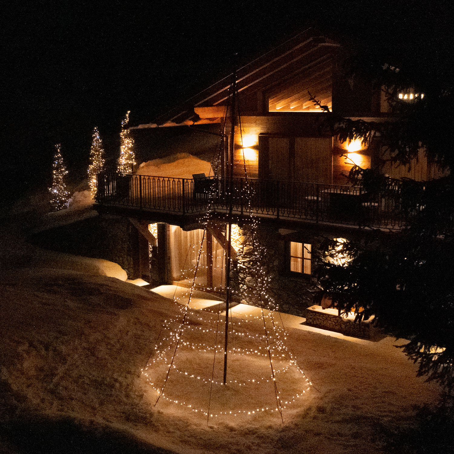 Twinkly Light Tree, 1000 LEDs, RGB Warmweiß, h 6 m 4 Twinkly Light Tree, 1000 LEDs, RGB Warmweiß, h 6 m 4