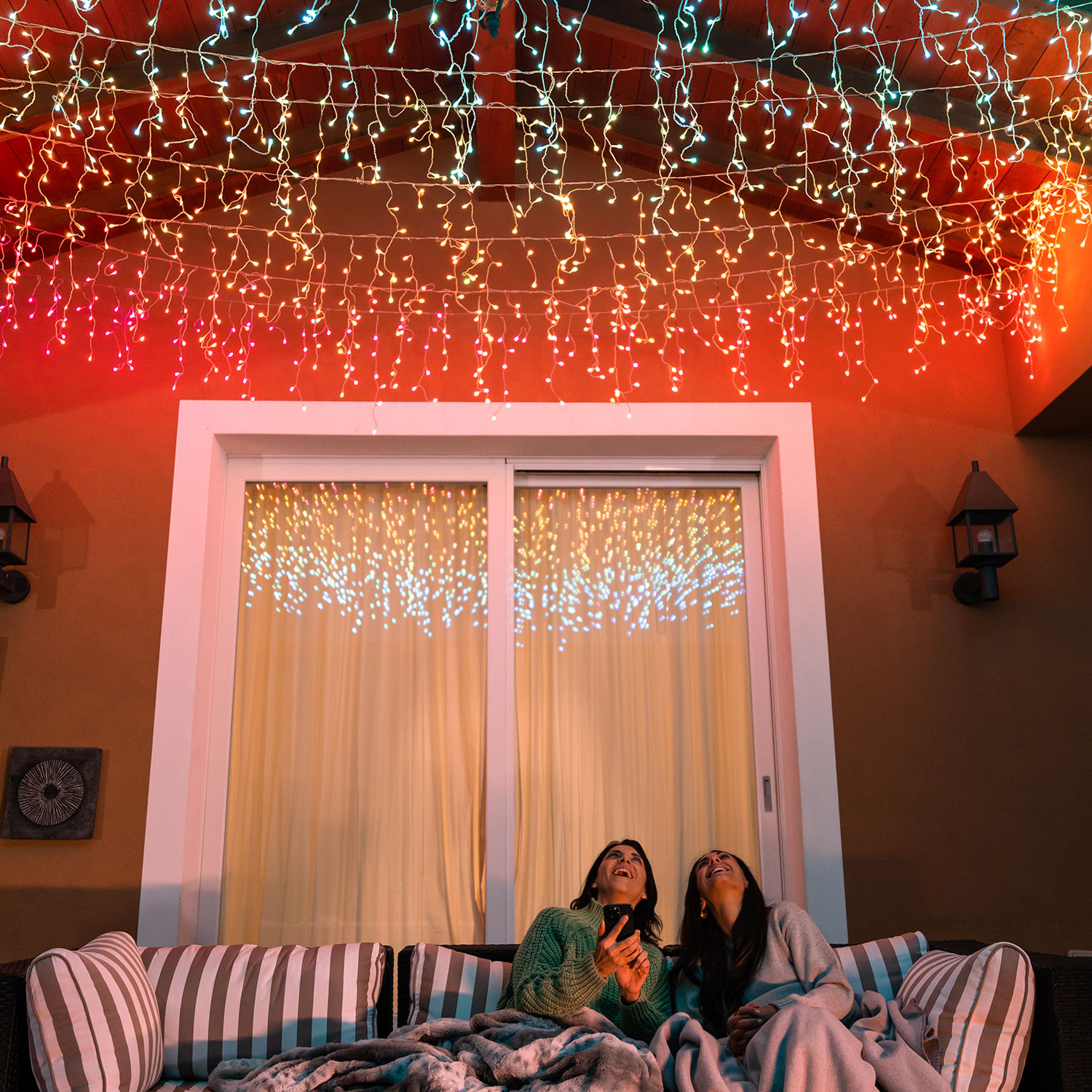 Twinkly Plus Eisregen-Lichterkette 5 x h 0,8 m, 250 PixelLEDs, RGB und warmweiß 8 Twinkly Plus Eisregen-Lichterkette 5 x h 0,8 m, 250 PixelLEDs, RGB und warmweiß 8