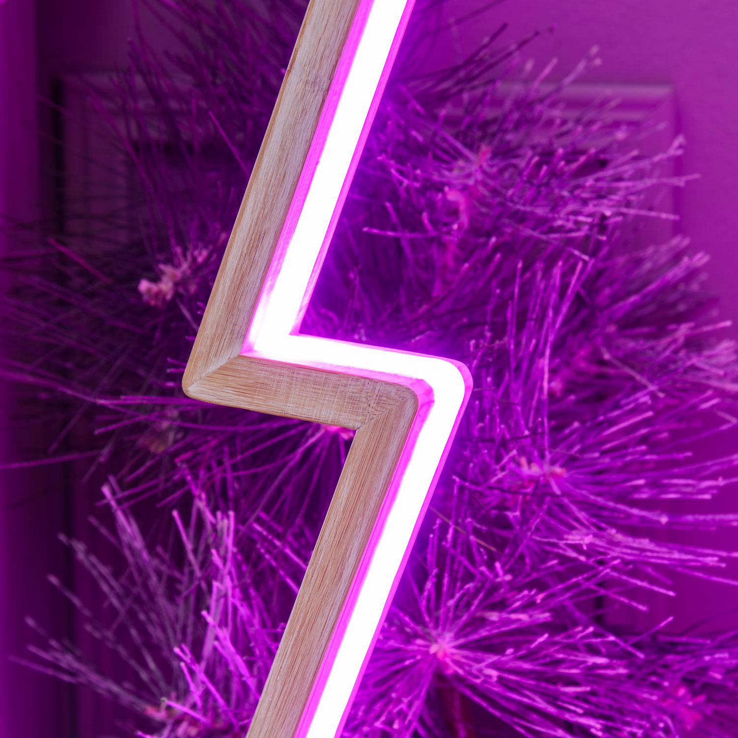 LED-Tannenbaum aus weißem Naturholz auf Fuß, 145 cm, RGB und warmweiß, Innenbereich 10 LED-Tannenbaum aus weißem Naturholz auf Fuß, 145 cm, RGB und warmweiß, Innenbereich 10