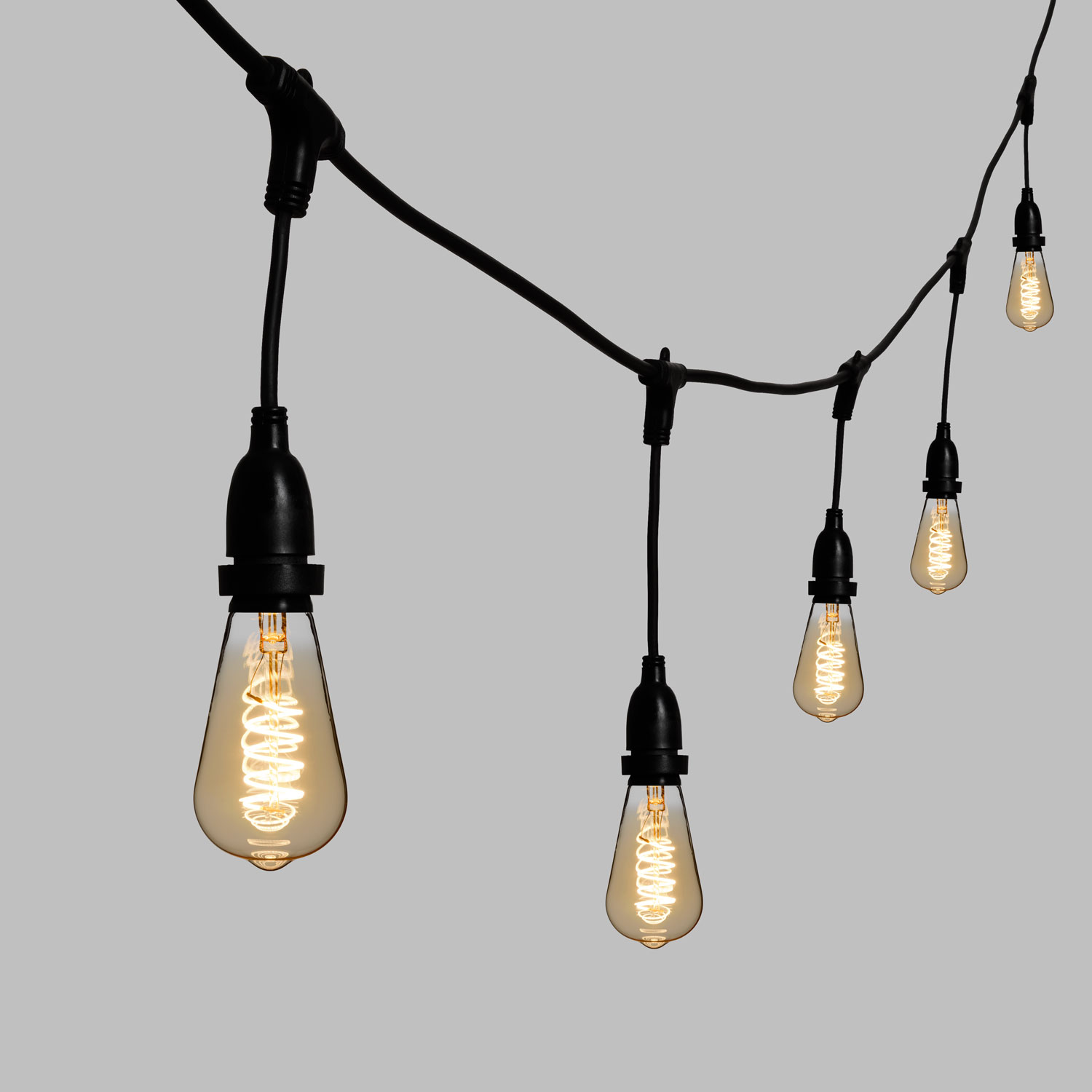 Catena 5 m, 8 lampadine pendenti Edison Ø 64 mm, h 30 cm, led a spirale, prolungabile 3 Catena 5 m, 8 lampadine pendenti Edison Ø 64 mm, h 30 cm, led a spirale, prolungabile 3