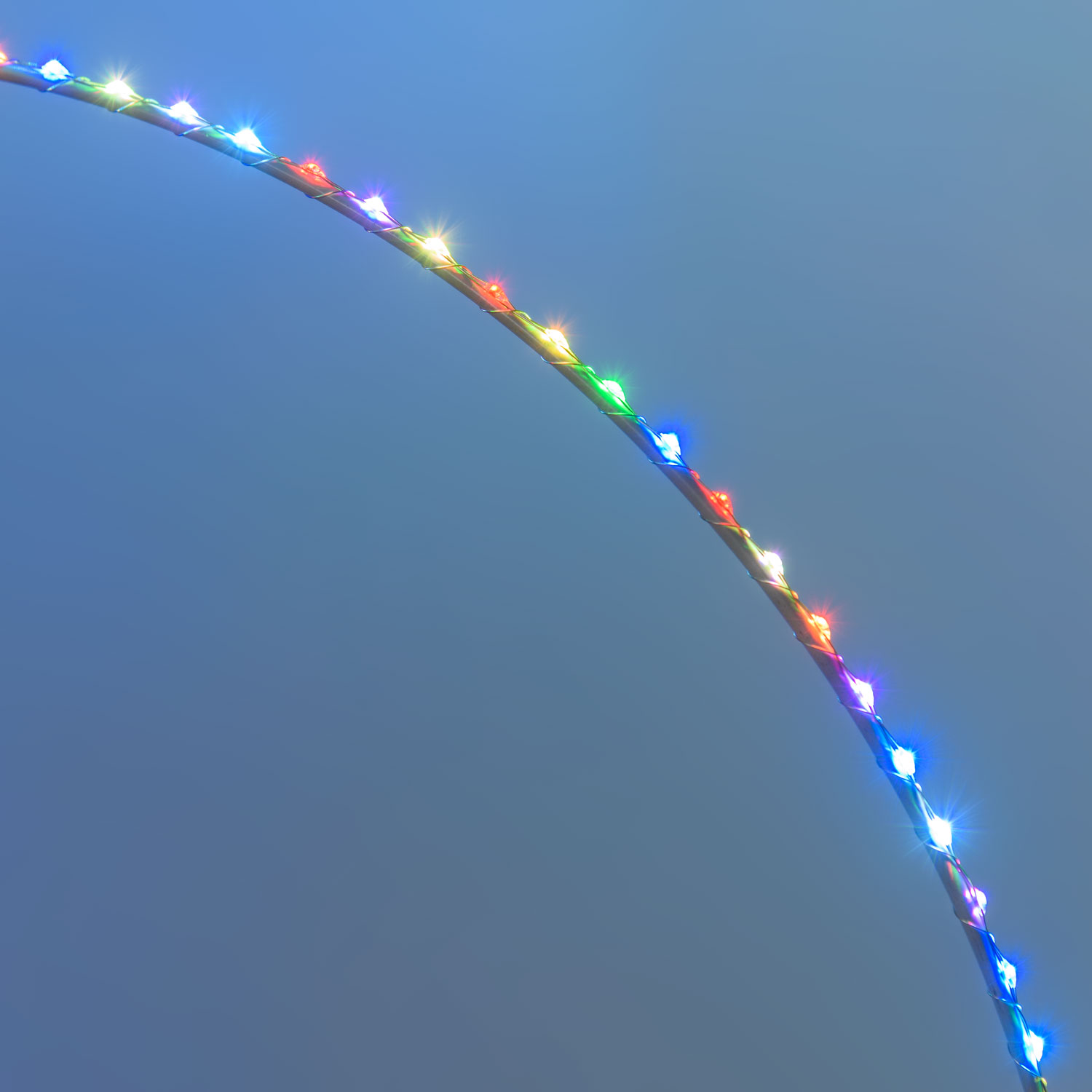 Kreis aus weißem Metall zum Aufhängen Ø 38 cm, 105 Micro LEDs RGB farbwechselnd 5 Kreis aus weißem Metall zum Aufhängen Ø 38 cm, 105 Micro LEDs RGB farbwechselnd 5