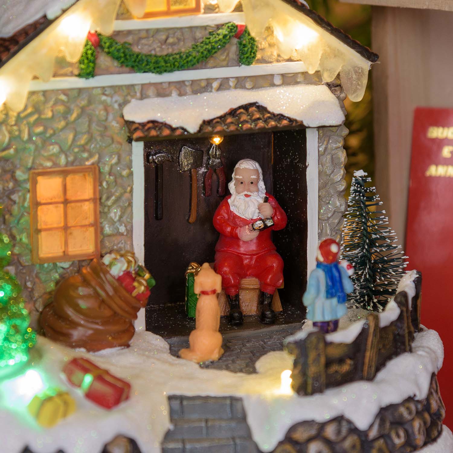 Maison du Père Noël avec Sapin de Noël tournant, h 17 cm, musiques de Noël 9 Maison du Père Noël avec Sapin de Noël tournant, h 17 cm, musiques de Noël 9