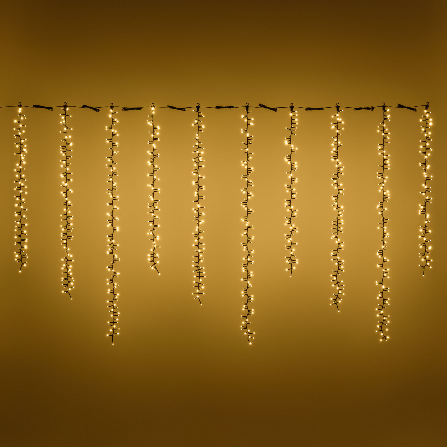 Cluster-Lichterketten mit 10 Strängen, 1080 warmweiße LEDs, grünes Kabel Cluster-Lichterketten mit 10 Strängen, 1080 warmweiße LEDs, grünes Kabel