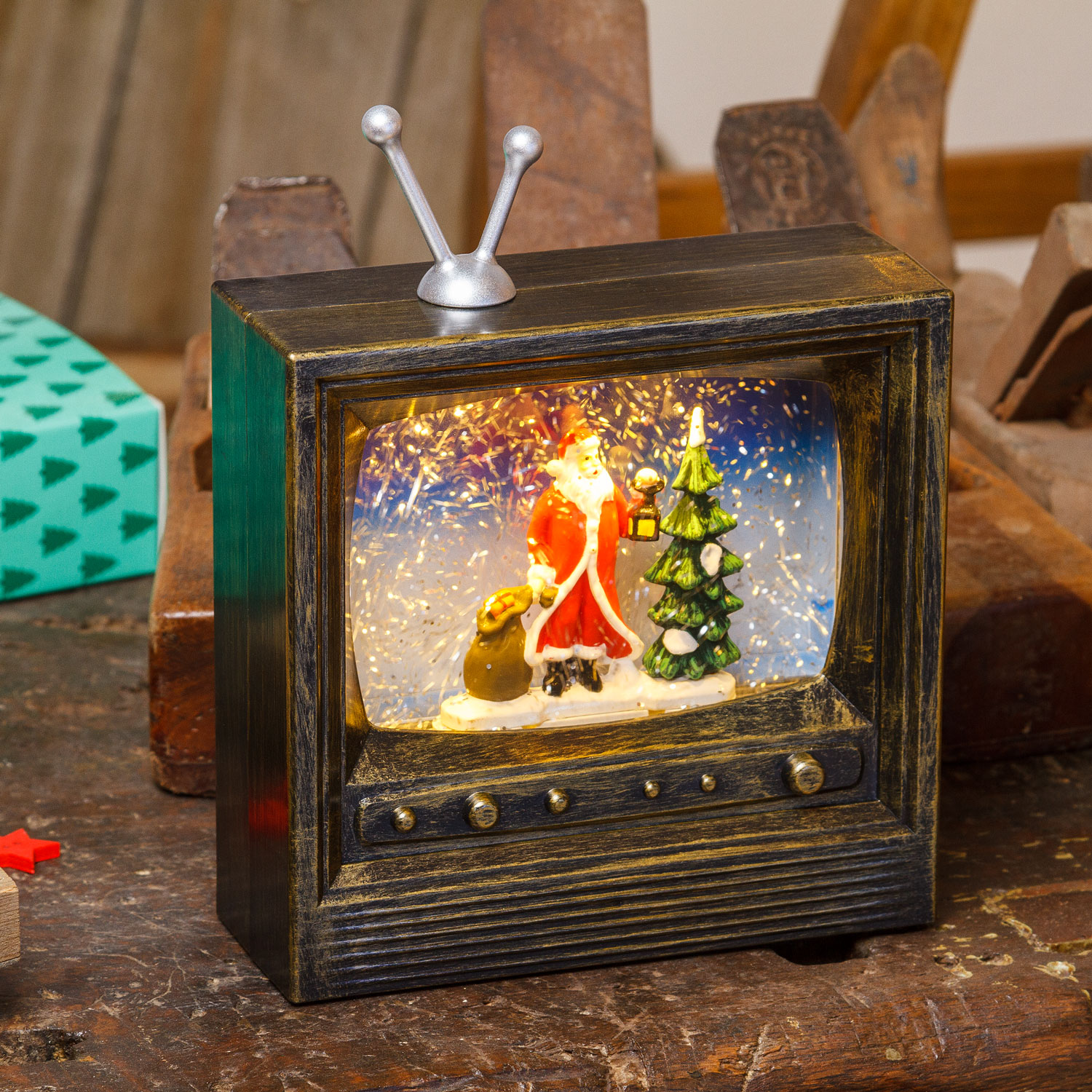 Televisione con Babbo Natale h 22 cm, led bianco caldo Televisione con Babbo Natale h 22 cm, led bianco caldo