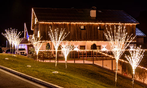 Weihnachtsdeko und Beleuchtung für den Garten