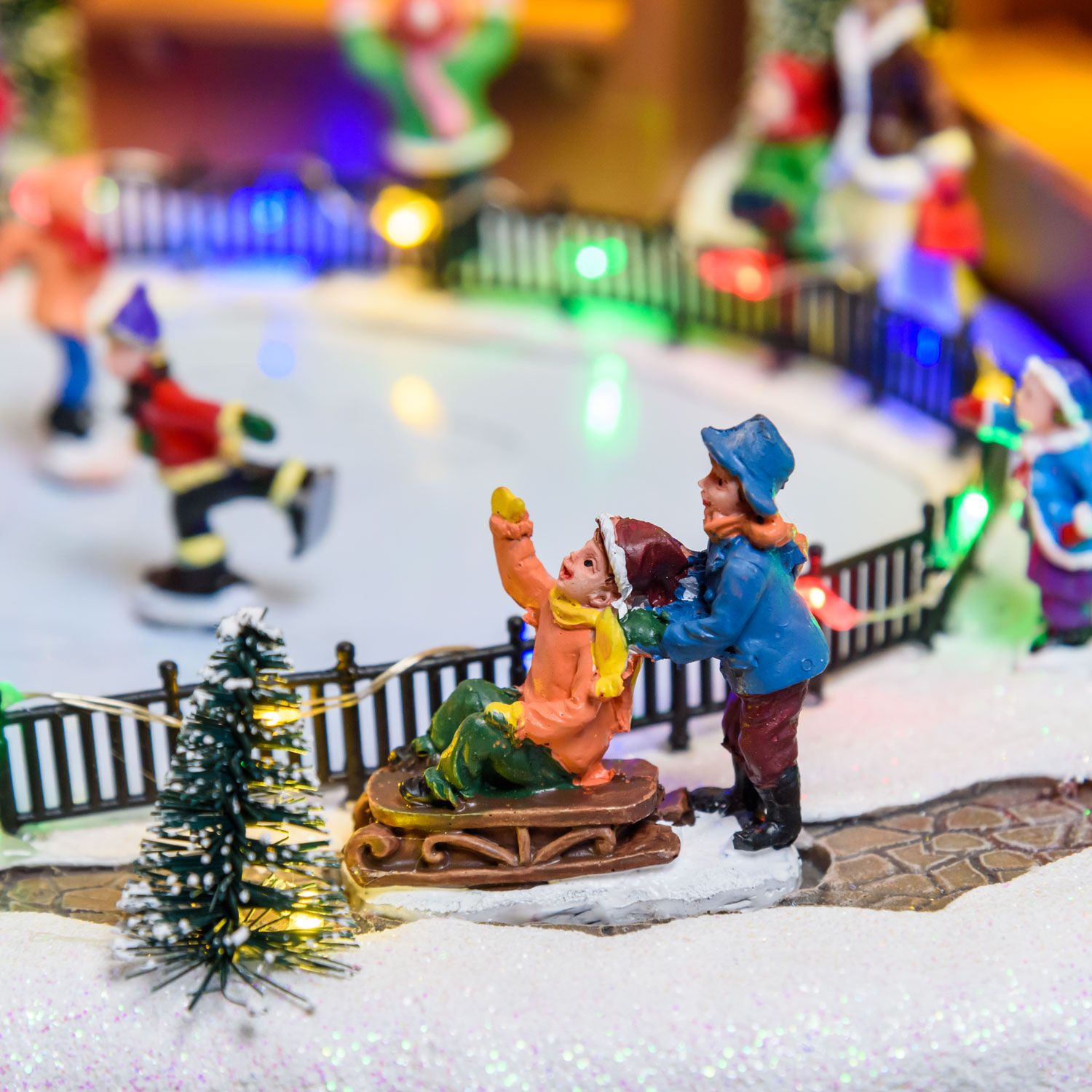 Pueblo Navidad de poliresina, Lago Helado con Patinadores en Movimiento, h 15 cm 10 Pueblo Navidad de poliresina, Lago Helado con Patinadores en Movimiento, h 15 cm 10