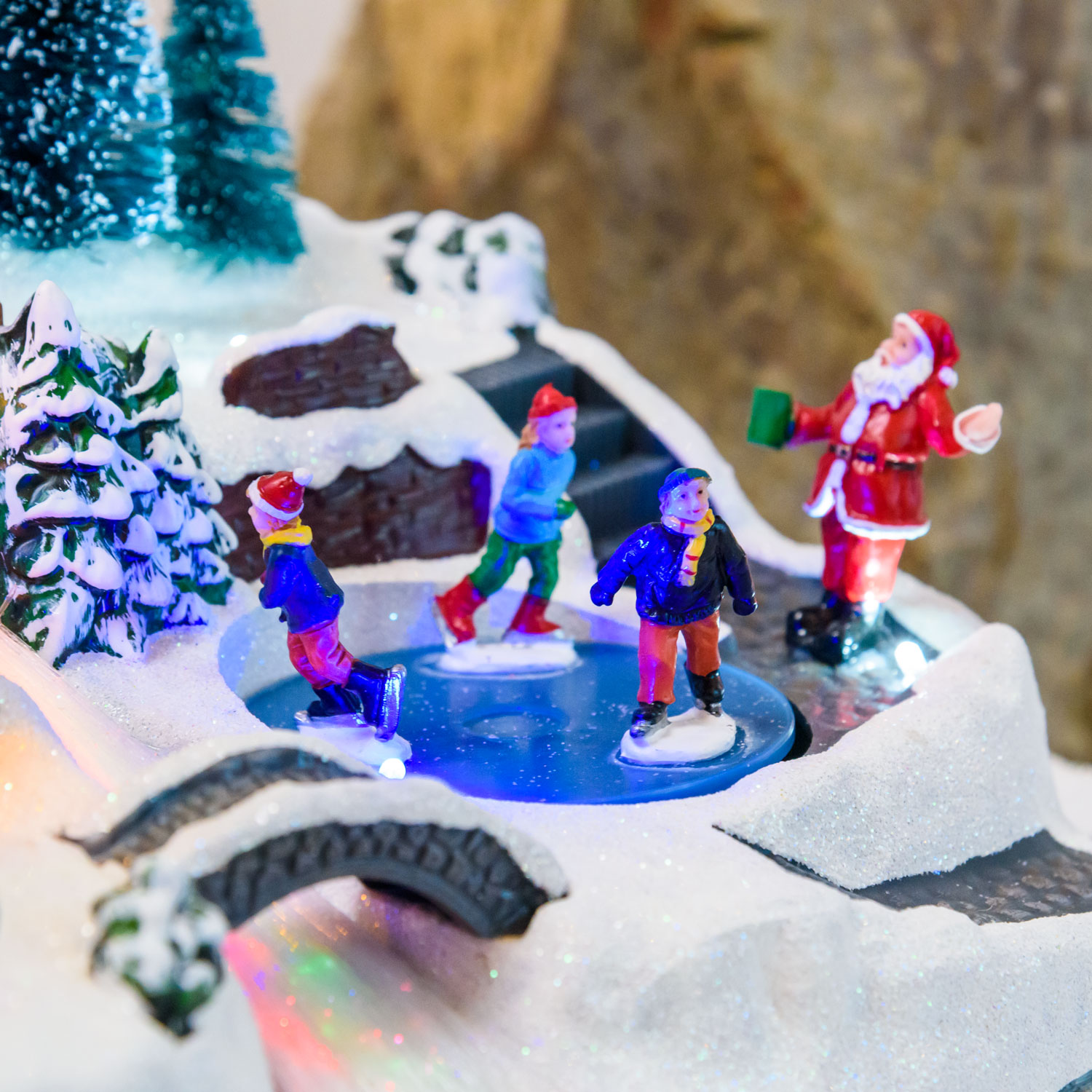 Weihnachtsdorf, Baum, Zug und rotierende Schlittschuhläufer, h 25 cm, mit Weihnachtsliedern 9 Weihnachtsdorf, Baum, Zug und rotierende Schlittschuhläufer, h 25 cm, mit Weihnachtsliedern 9