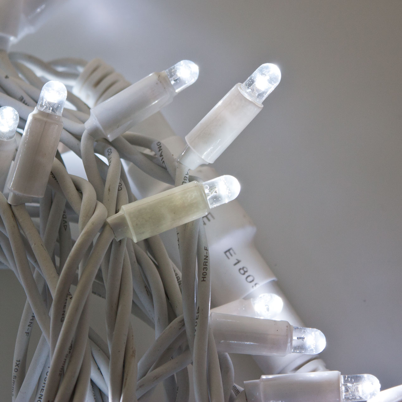 Lichterkette 10 m, 200 MaxiLEDs kaltweiß, weißes Kabel, IP67 4 Lichterkette 10 m, 200 MaxiLEDs kaltweiß, weißes Kabel, IP67 4