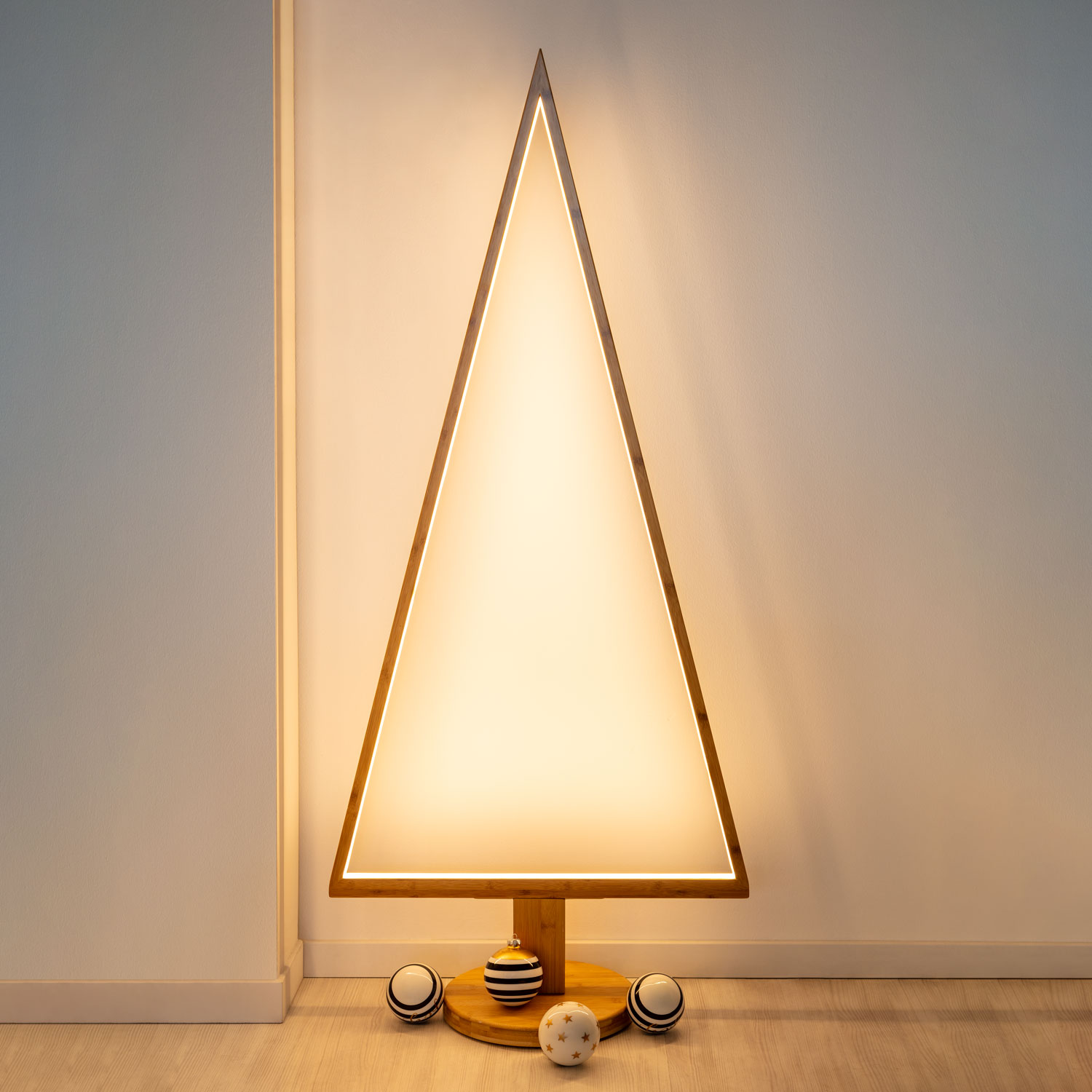 1.45m Natural Wood Chrismas Tree with Base, Design Wood Lights, Warm White Leds 1.45m Natural Wood Chrismas Tree with Base, Design Wood Lights, Warm White Leds