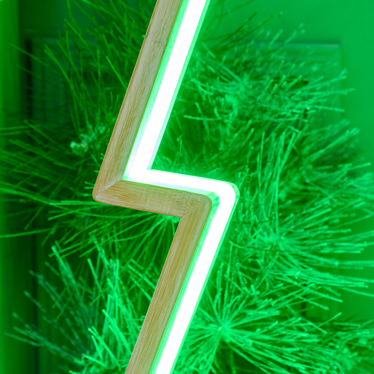 LED-Tannenbaum aus weißem Naturholz auf Fuß, 145 cm, RGB und warmweiß, Innenbereich 6 LED-Tannenbaum aus weißem Naturholz auf Fuß, 145 cm, RGB und warmweiß, Innenbereich 6