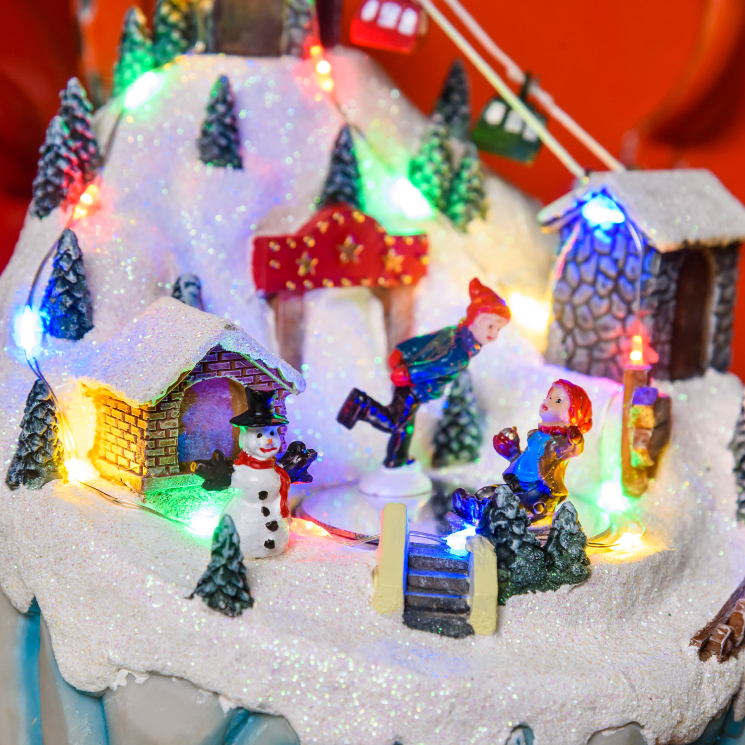 Village de Noël en Polyrésine, Paysage Montagneux avec Téléphérique et Patineurs en mouvement, h 16,5 cm 9 Village de Noël en Polyrésine, Paysage Montagneux avec Téléphérique et Patineurs en mouvement, h 16,5 cm 9