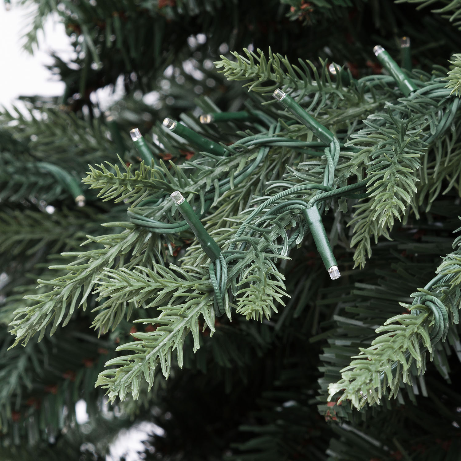 Albero Deluxe in finto pino 225 cm, 3850 miniled integrati bianco caldo 6