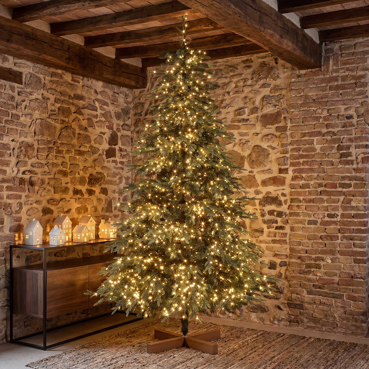 Albero Deluxe in finto pino 225 cm, 3850 miniled integrati bianco caldo