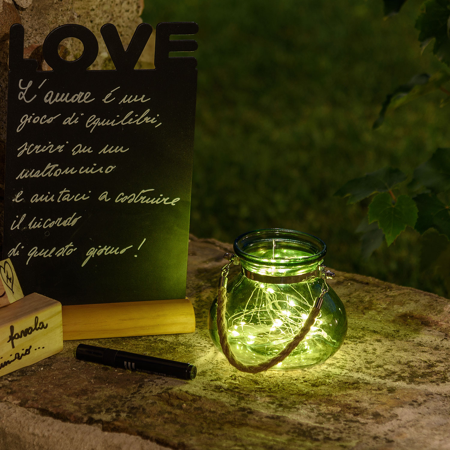 Vase en verre vert avec fil de lumière avec 40 MicroLED blanc chaud 2 Vase en verre vert avec fil de lumière avec 40 MicroLED blanc chaud 2