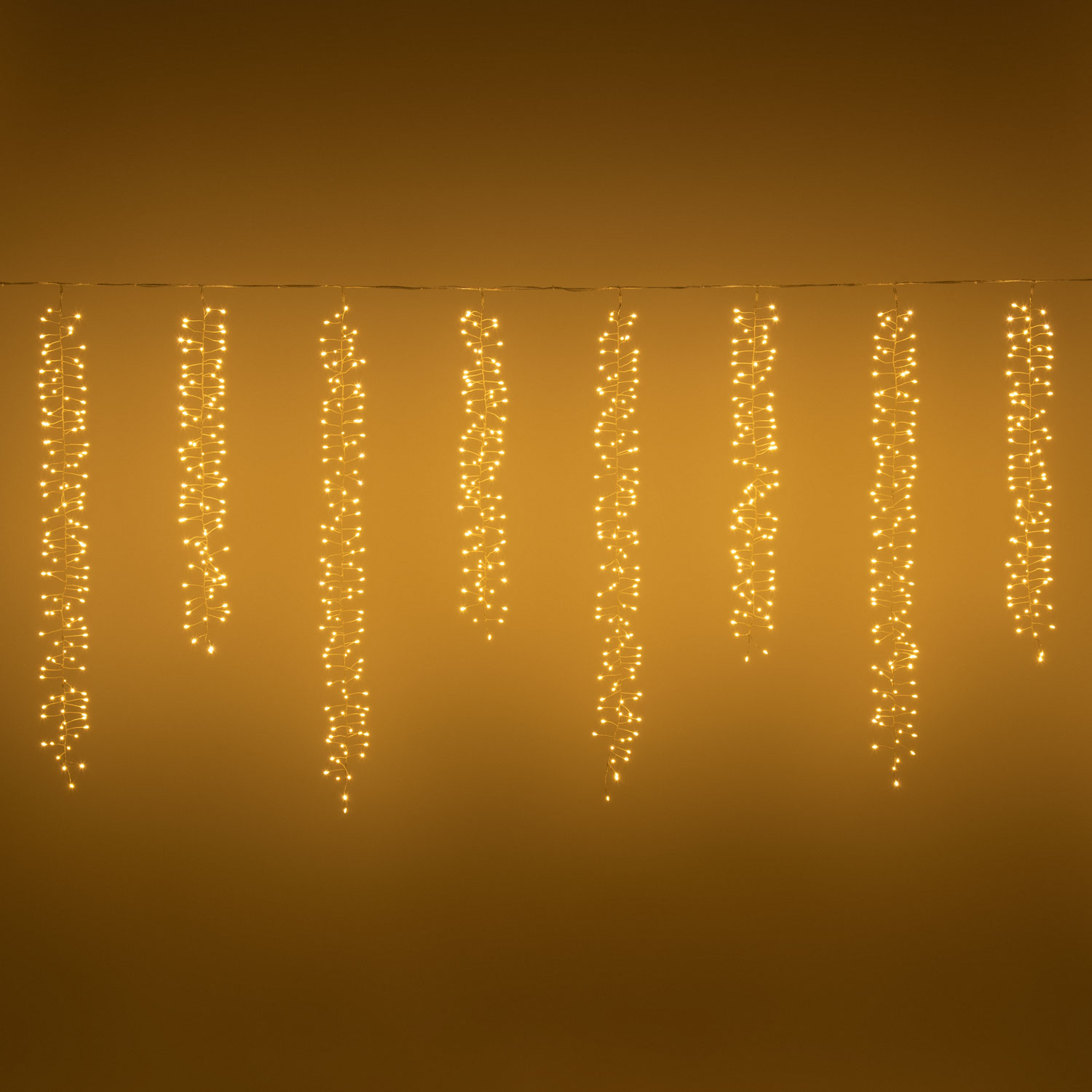 Icicle 10 cluster strings, 3 x h 1 m, 1050 warm white microLEDs, silver metal cable Icicle 10 cluster strings, 3 x h 1 m, 1050 warm white microLEDs, silver metal cable