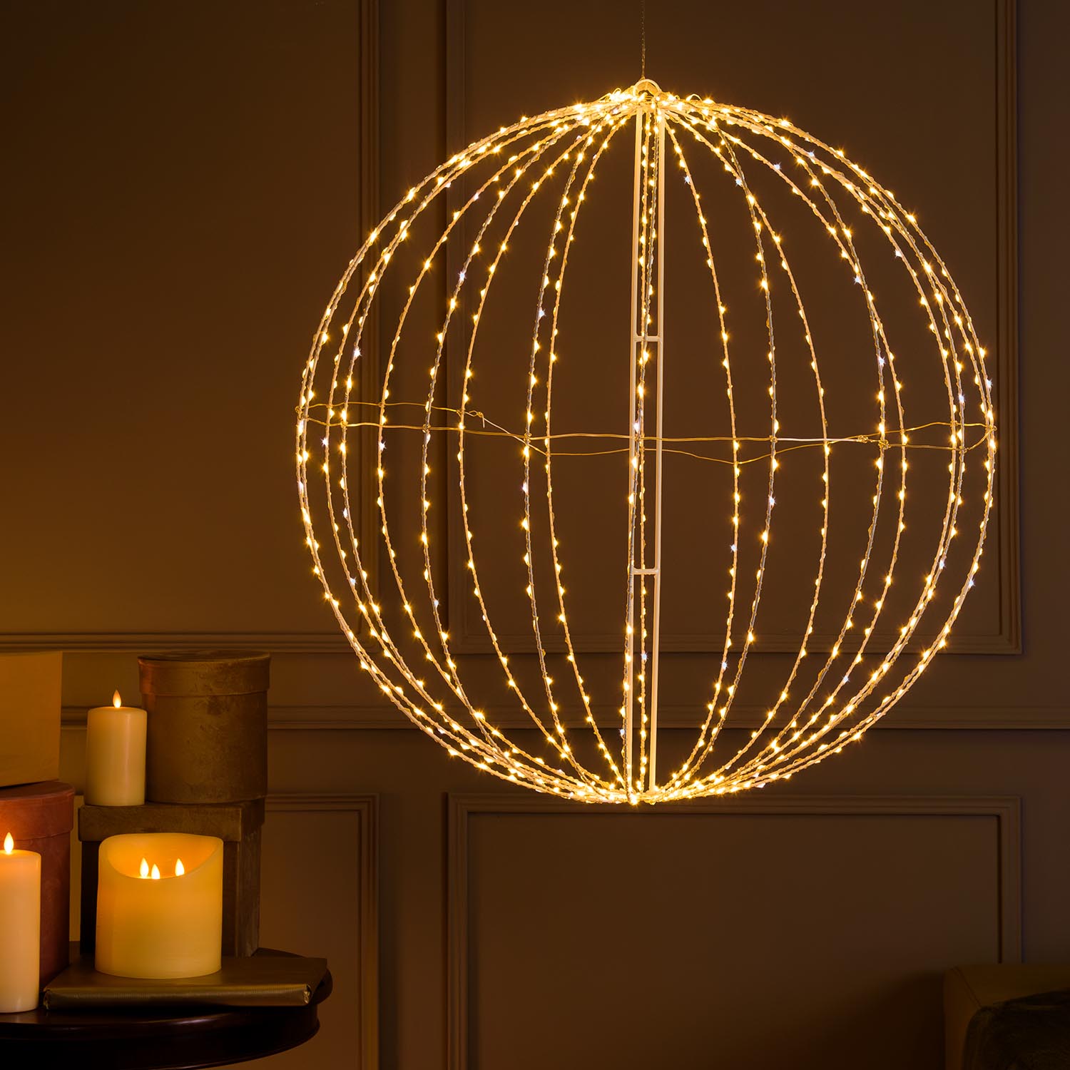Weiße faltbare 3D-Sphäre, Ø 74 cm, 720 Micro-LEDs in warmem und kaltem Weiß Weiße faltbare 3D-Sphäre, Ø 74 cm, 720 Micro-LEDs in warmem und kaltem Weiß