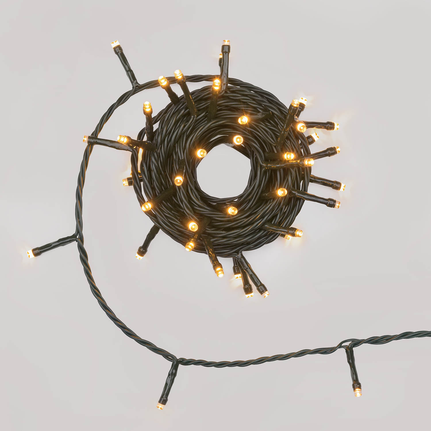 Lichterkette Connect+ 5 m, 50 LEDs warmweiß, grünes Kabel, verlängerbar. Lichterkette Connect+ 5 m, 50 LEDs warmweiß, grünes Kabel, verlängerbar.