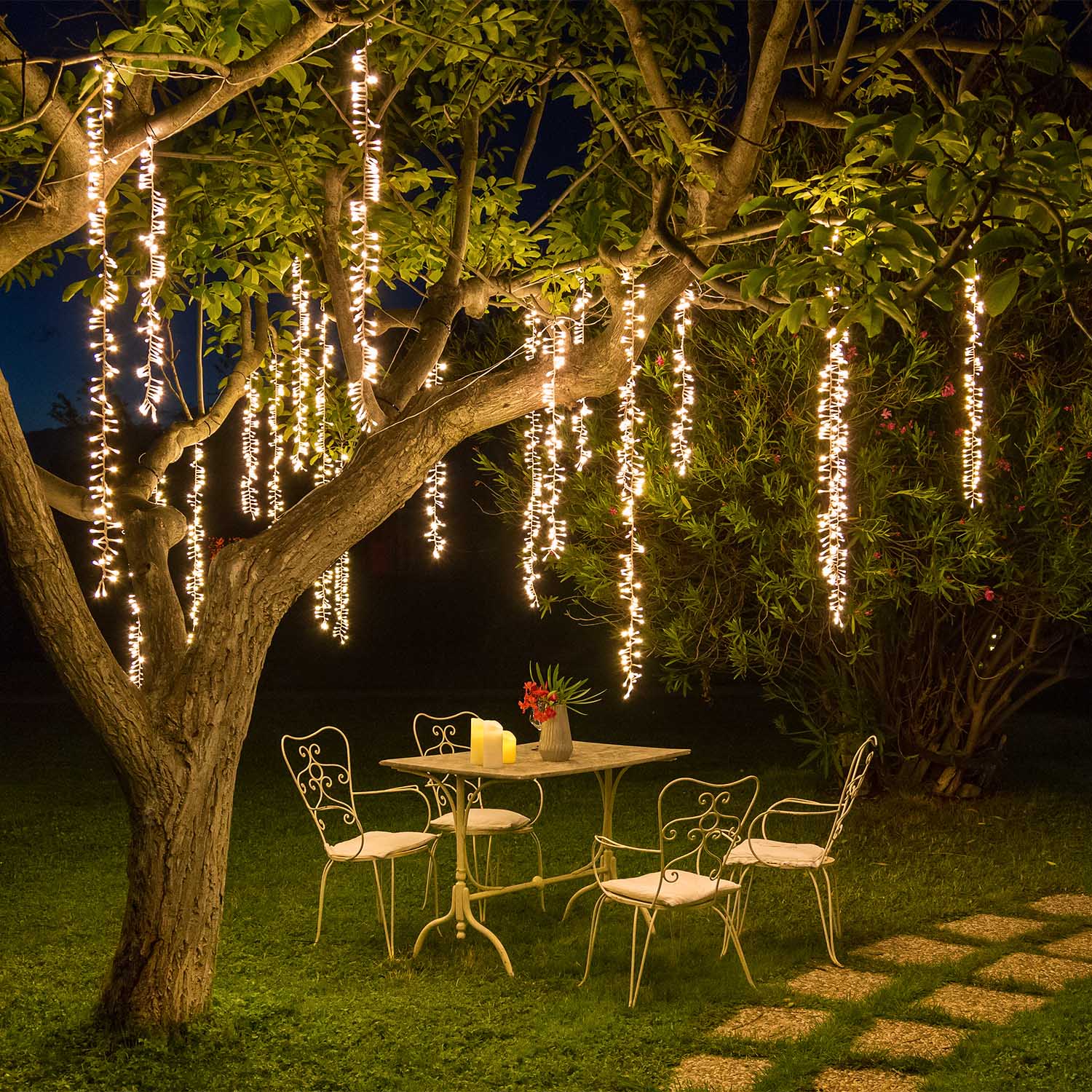 3-Bänder Clusterlichterkette Connect+, 300 LEDs Warmweiß, transparentes Kabel, verlängerbar 5 3-Bänder Clusterlichterkette Connect+, 300 LEDs Warmweiß, transparentes Kabel, verlängerbar 5